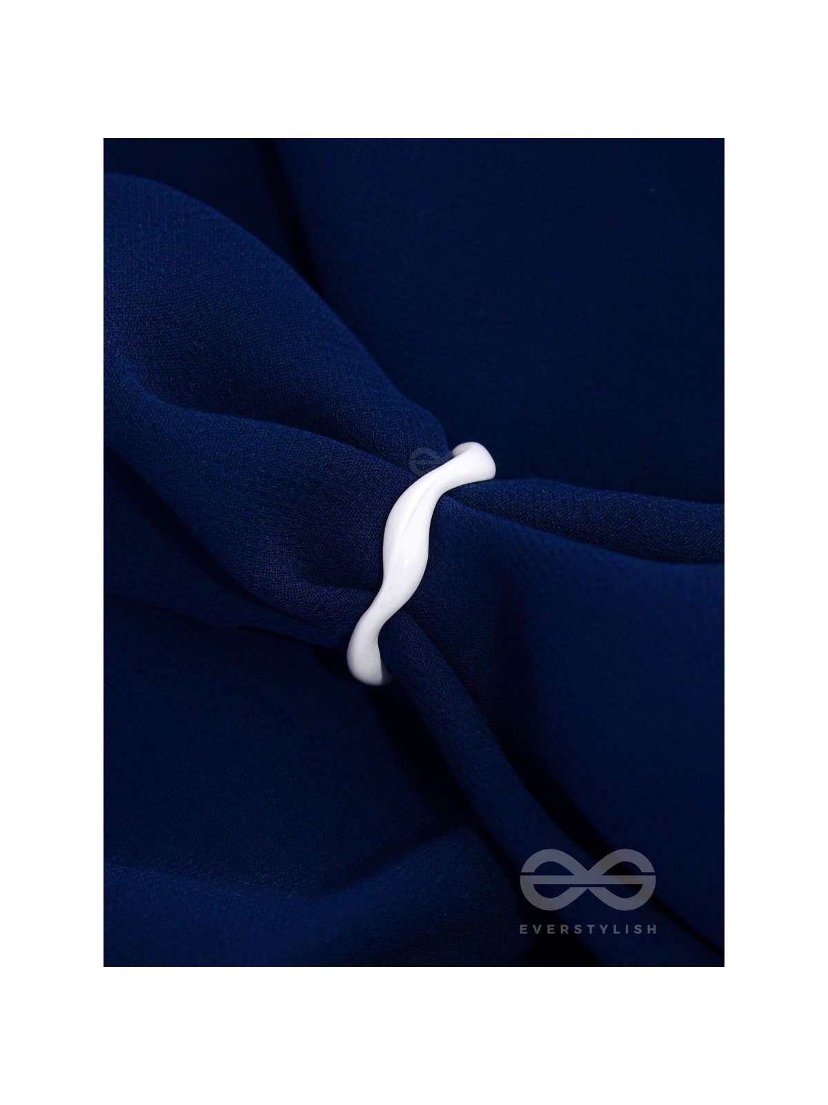 IVORY CURVES -WHITE ADJUSTABLE ACRYLIC RING