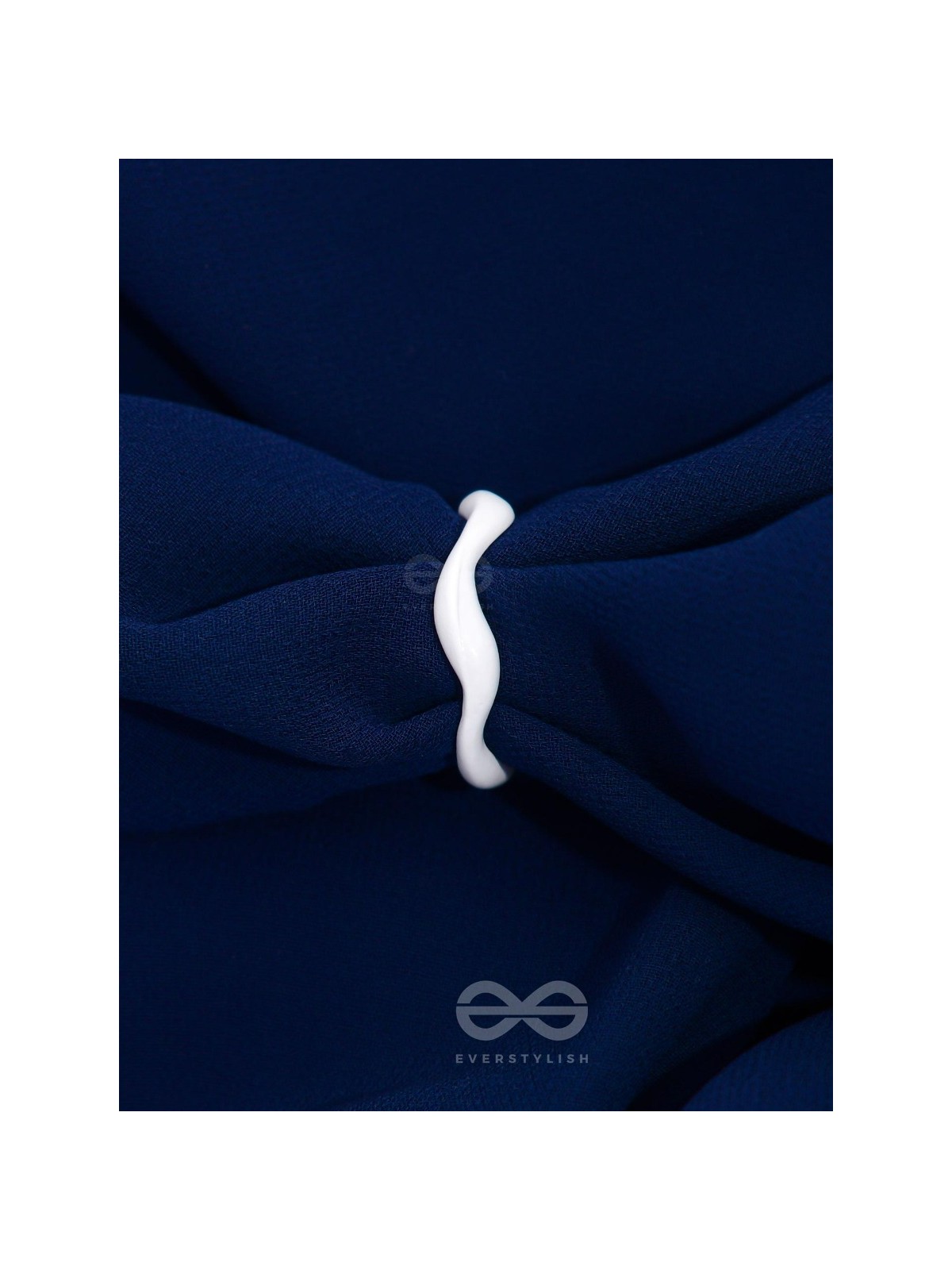 IVORY CURVES -WHITE ADJUSTABLE ACRYLIC RING