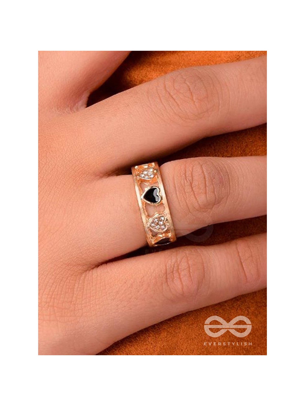 ENVELOPED IN HEARTS - GOLDEN STATEMENT RING (BLACK)
