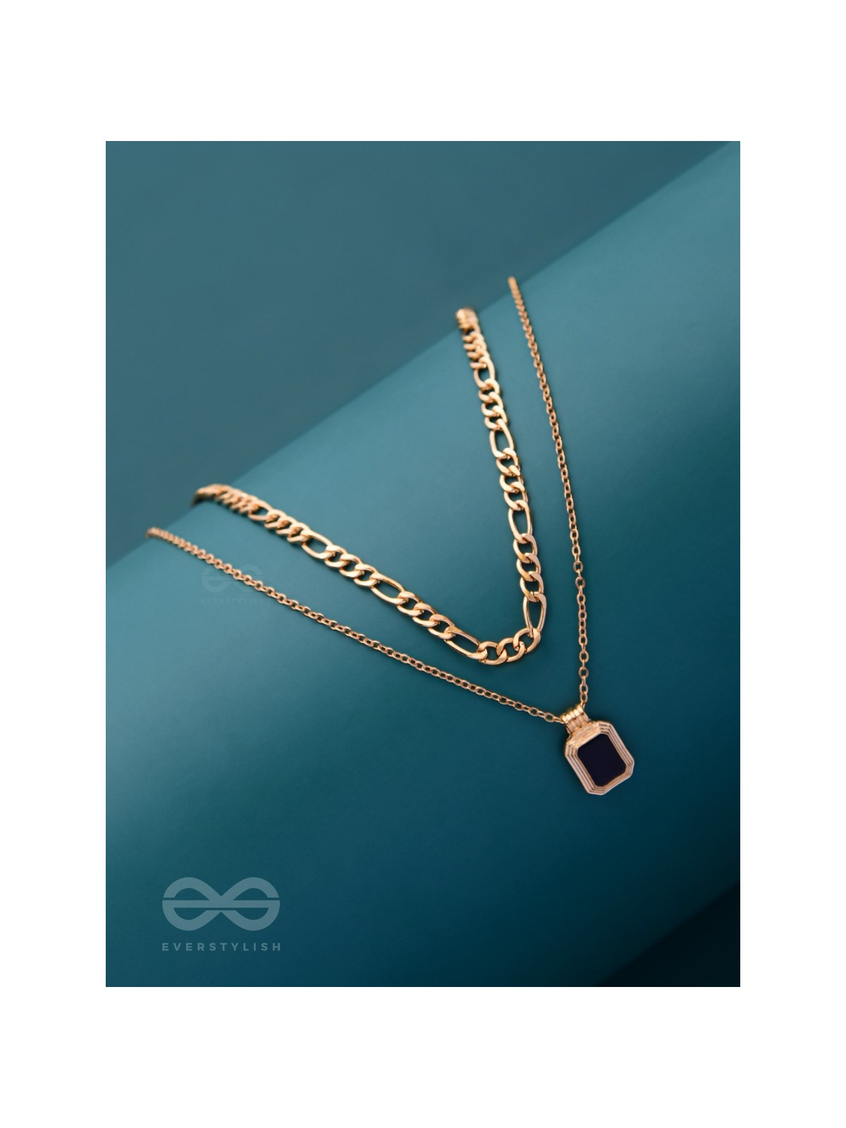 OUT OF THE DARK - BLACK MULTILAYERED NECKPIECE