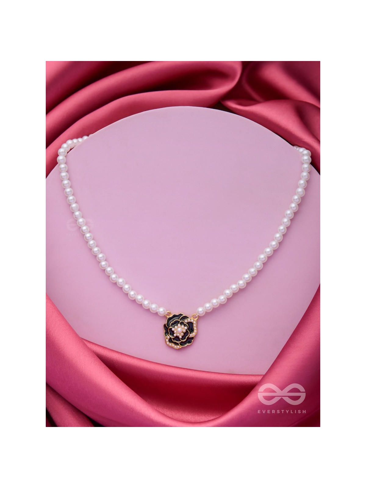 A GLISTENING BLACK PEONY - GOLDEN PEARL NECKPIECE 