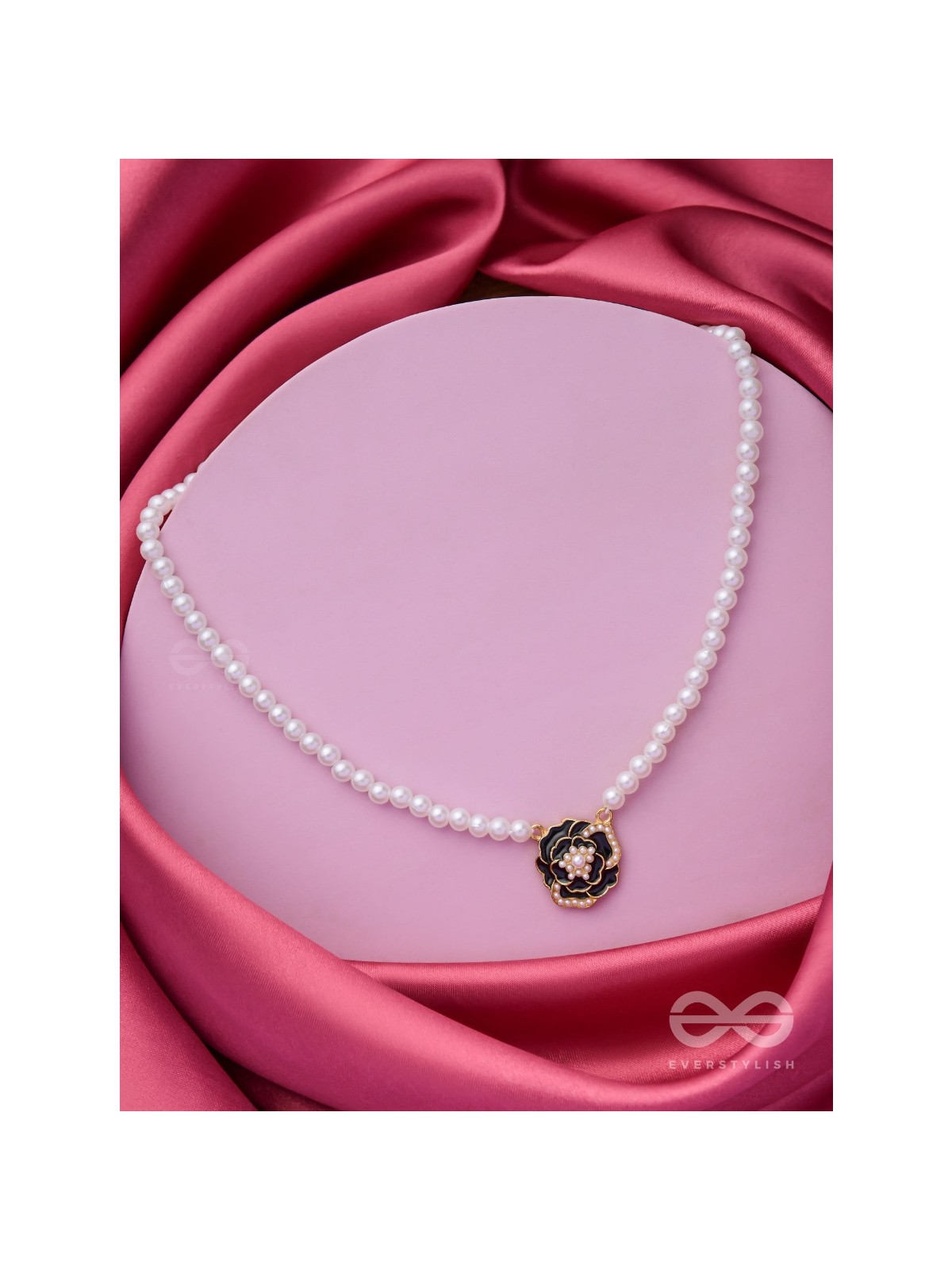 A GLISTENING BLACK PEONY - GOLDEN PEARL NECKPIECE 