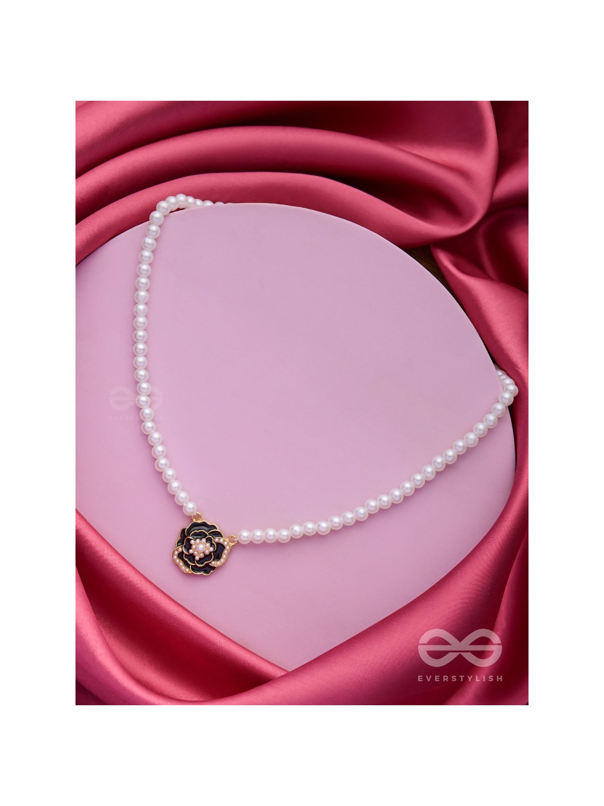 A GLISTENING BLACK PEONY - GOLDEN PEARL NECKPIECE 