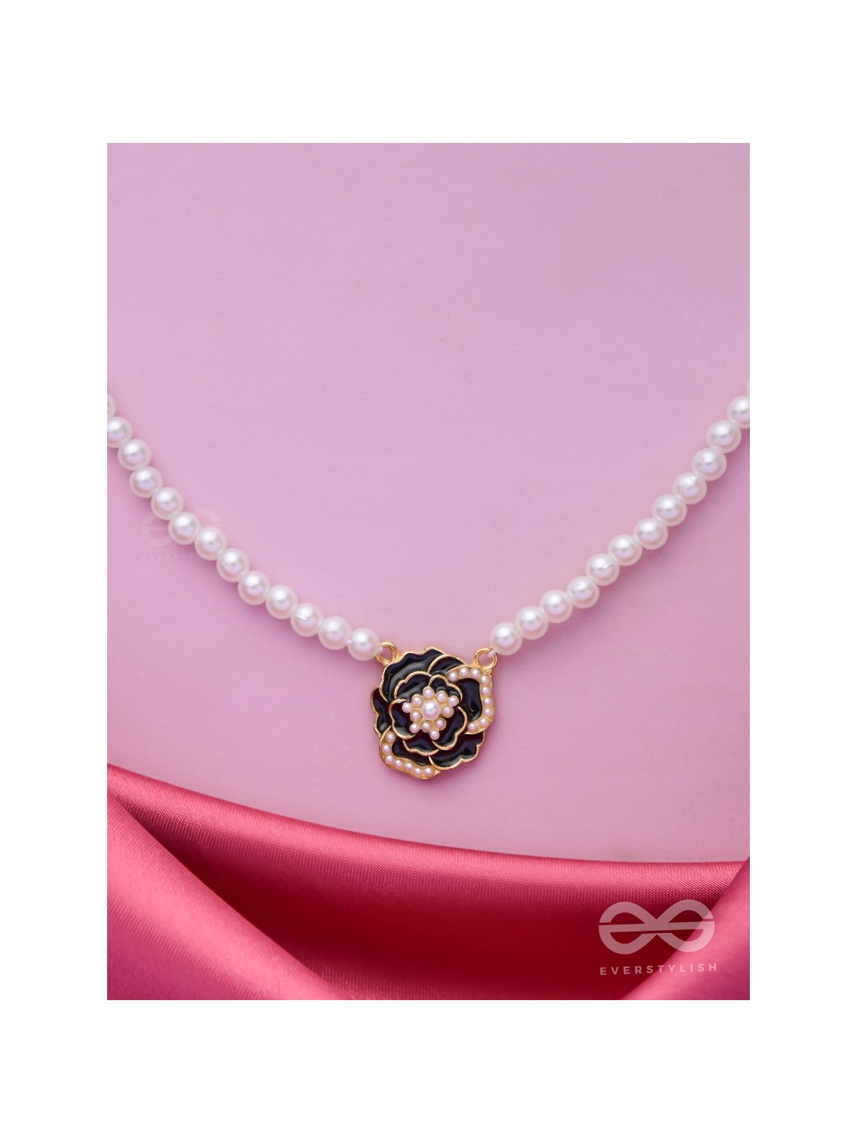 A GLISTENING BLACK PEONY - GOLDEN PEARL NECKPIECE 