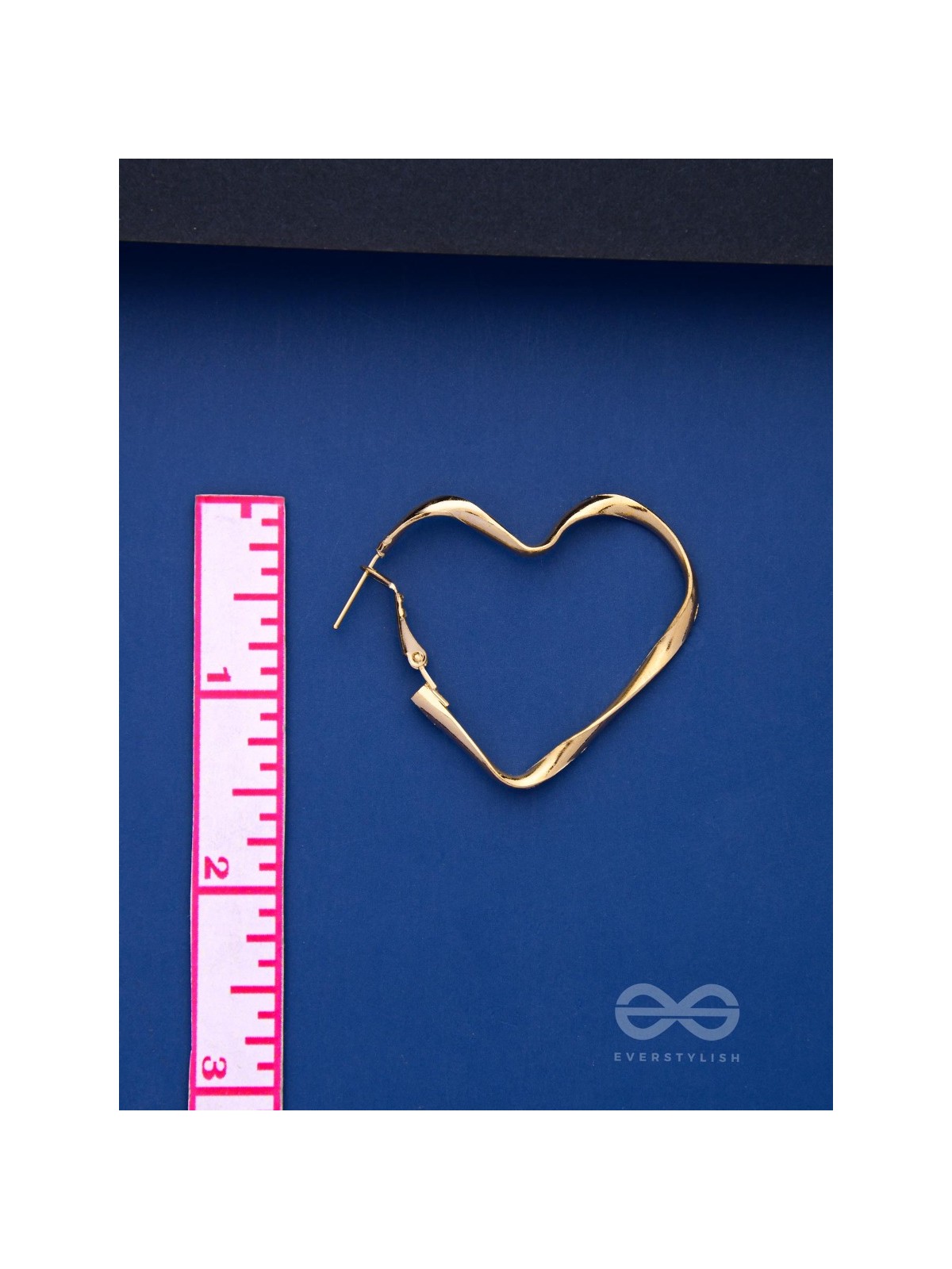 YOUR TWISTED LOVE - GOLDEN HOOP EARRINGS