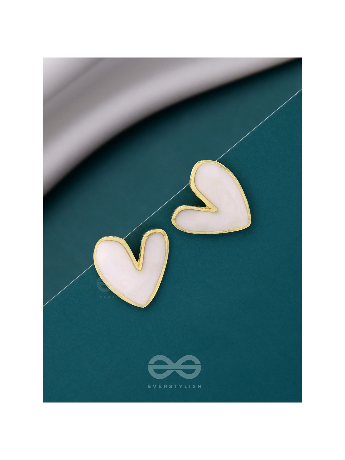 LOVEBEATIN HEARTS - CUTE ENAMELLED STUDS (WHITE)