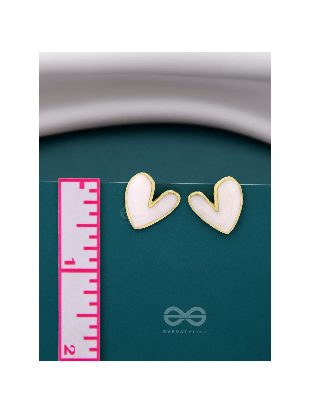 LOVEBEATIN HEARTS - CUTE ENAMELLED STUDS (WHITE)