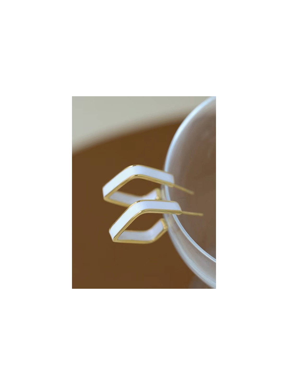 ONCE UPON A SQUARE - GOLDEN ENAMELLED EARRINGS (WHITE)