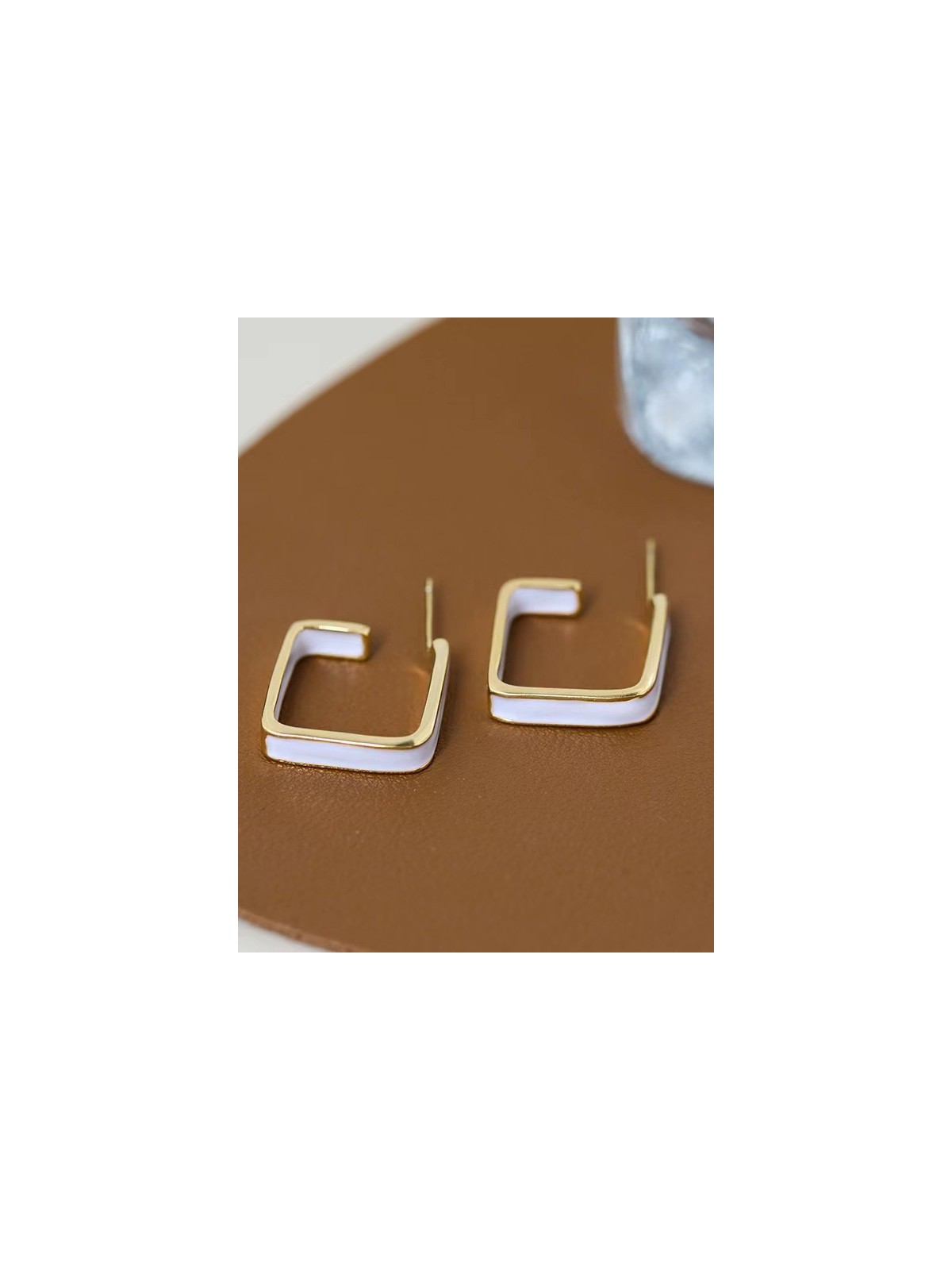 ONCE UPON A SQUARE - GOLDEN ENAMELLED EARRINGS (WHITE)