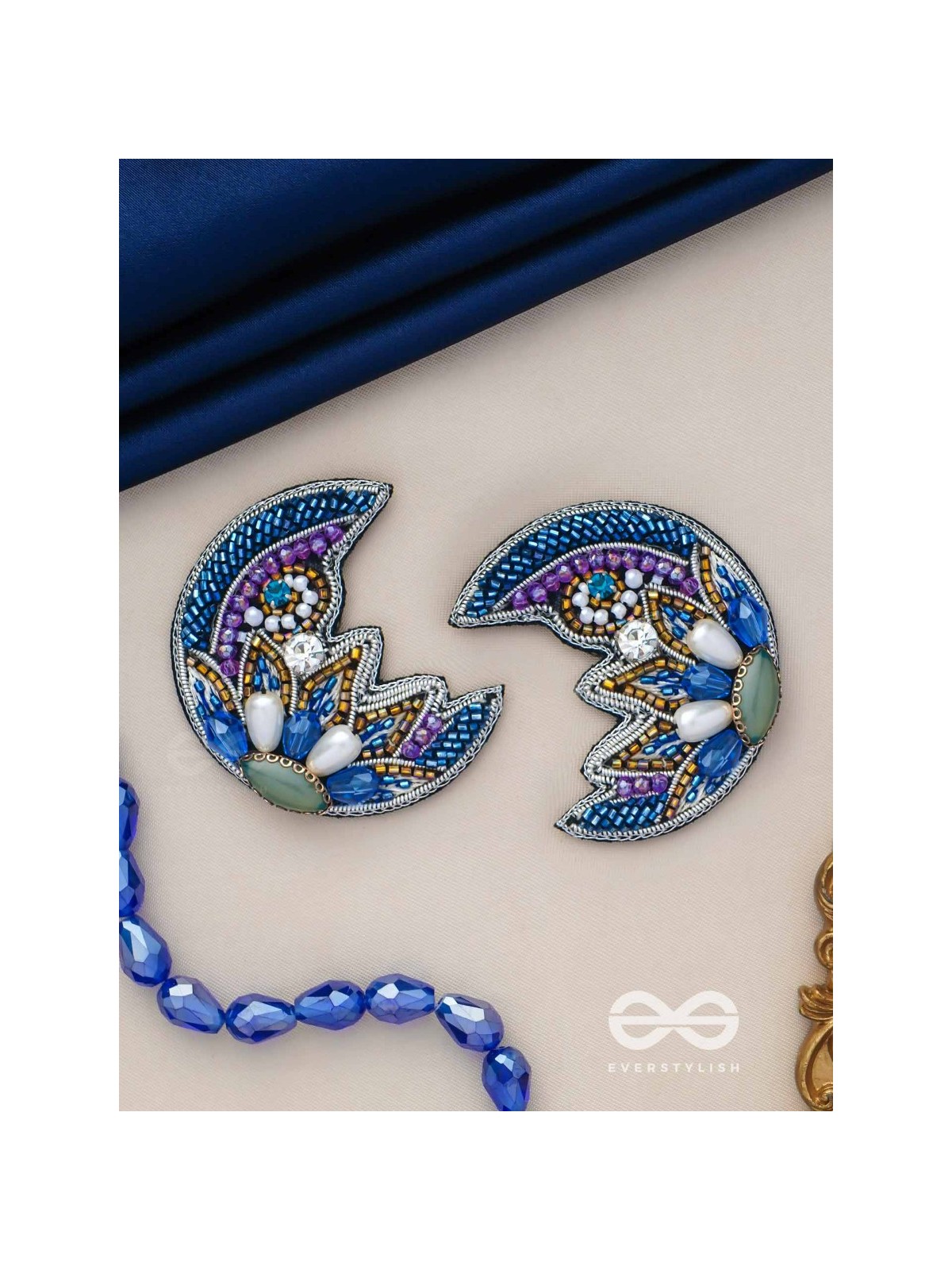 SOMNIVRITTA - AURA OF THE MOON - CUT DANA, STONE, PEARL DROP AND BEADS EMBROIDERED EARRINGS (BLUE)