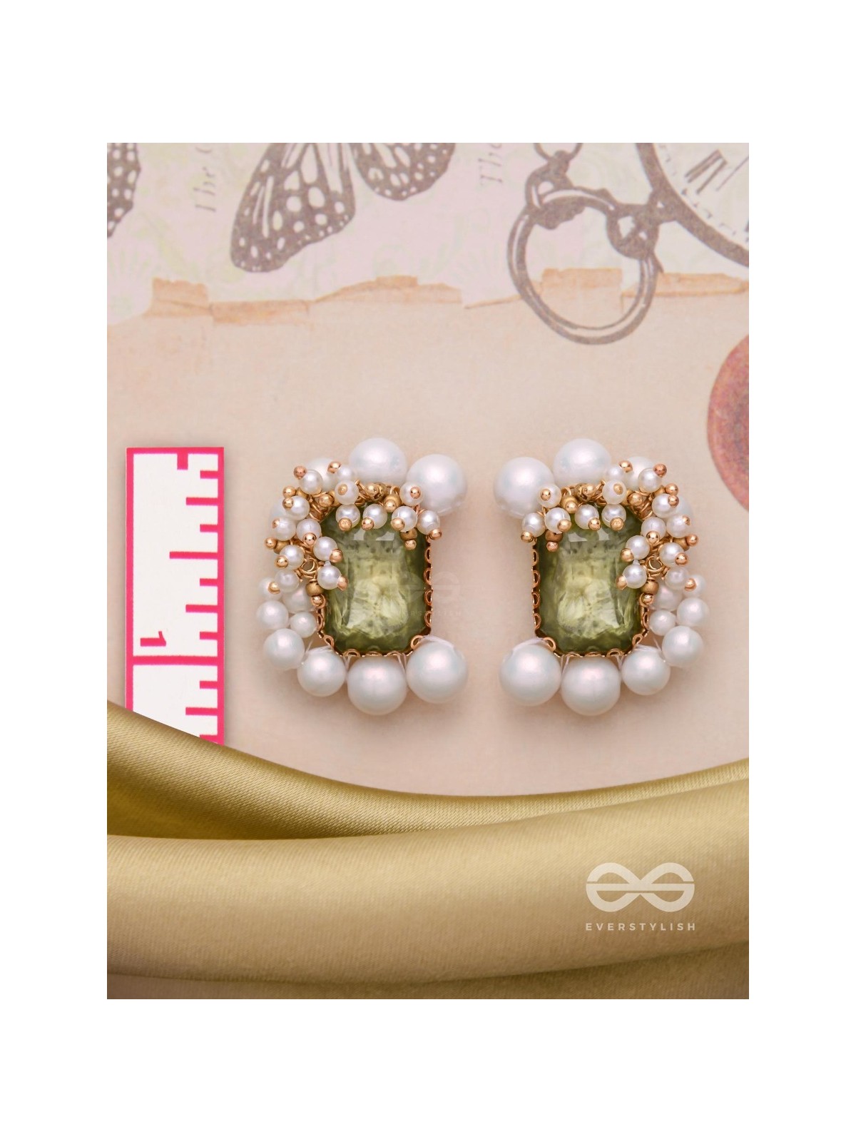Varkshya - The Shining Forest - Green Pearl Stud Earrings