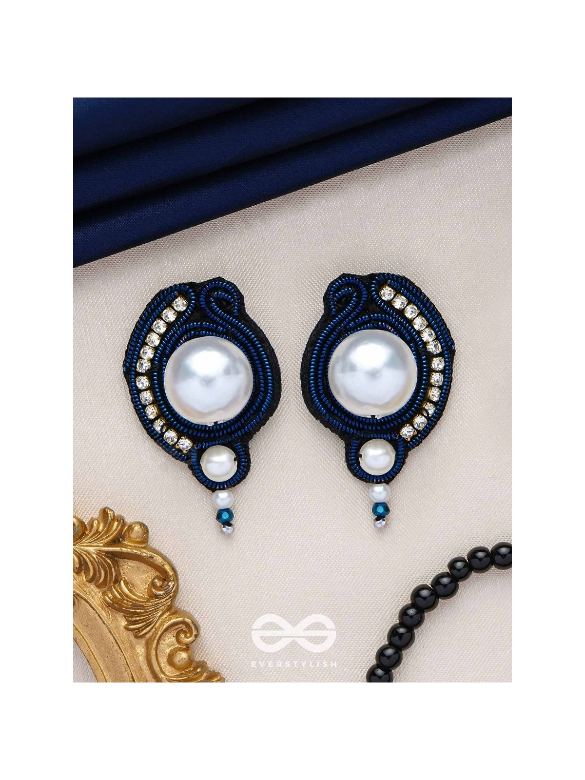 MANIPRAKASA - THE PEARL ILLUMINATION - BEADS AND PEARLS EMBROIDERED STUD EARRINGS