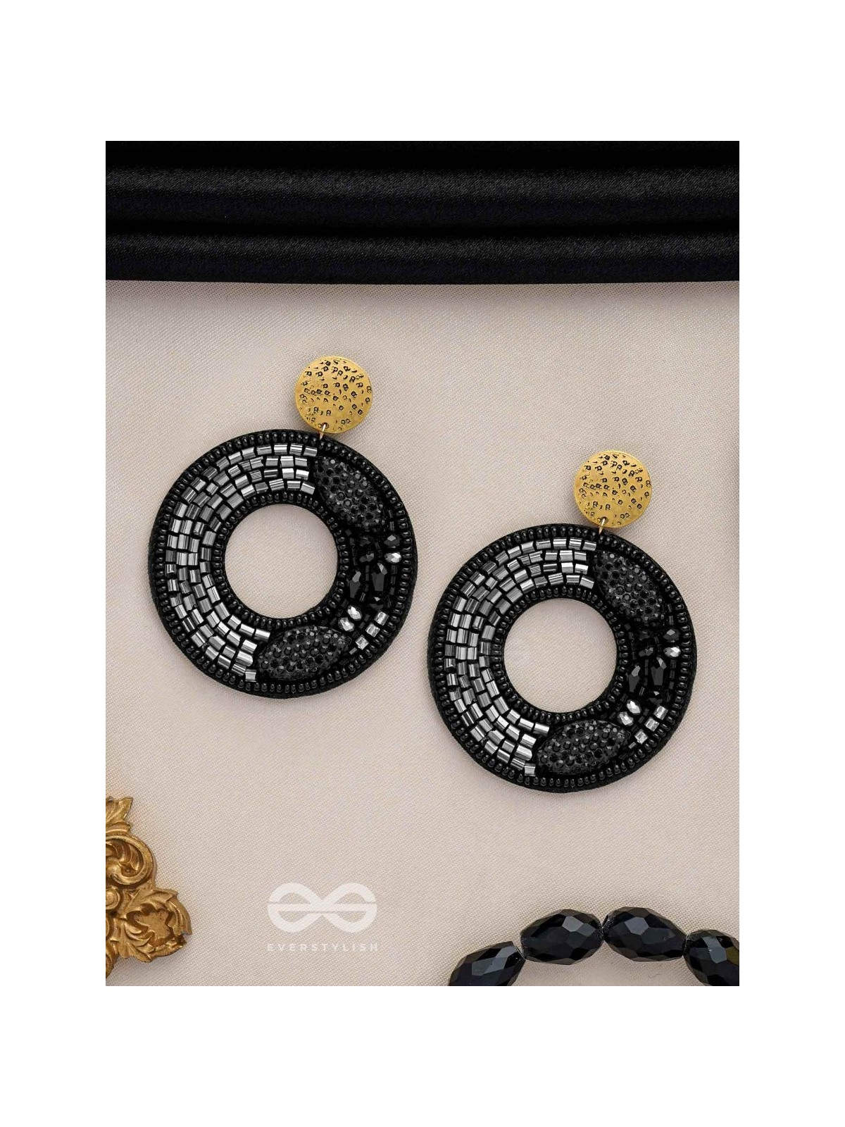 RATRIKRATA - CREATED BY NIGHT - BEADS AND CUTDANA EMBROIDERED EARRINGS