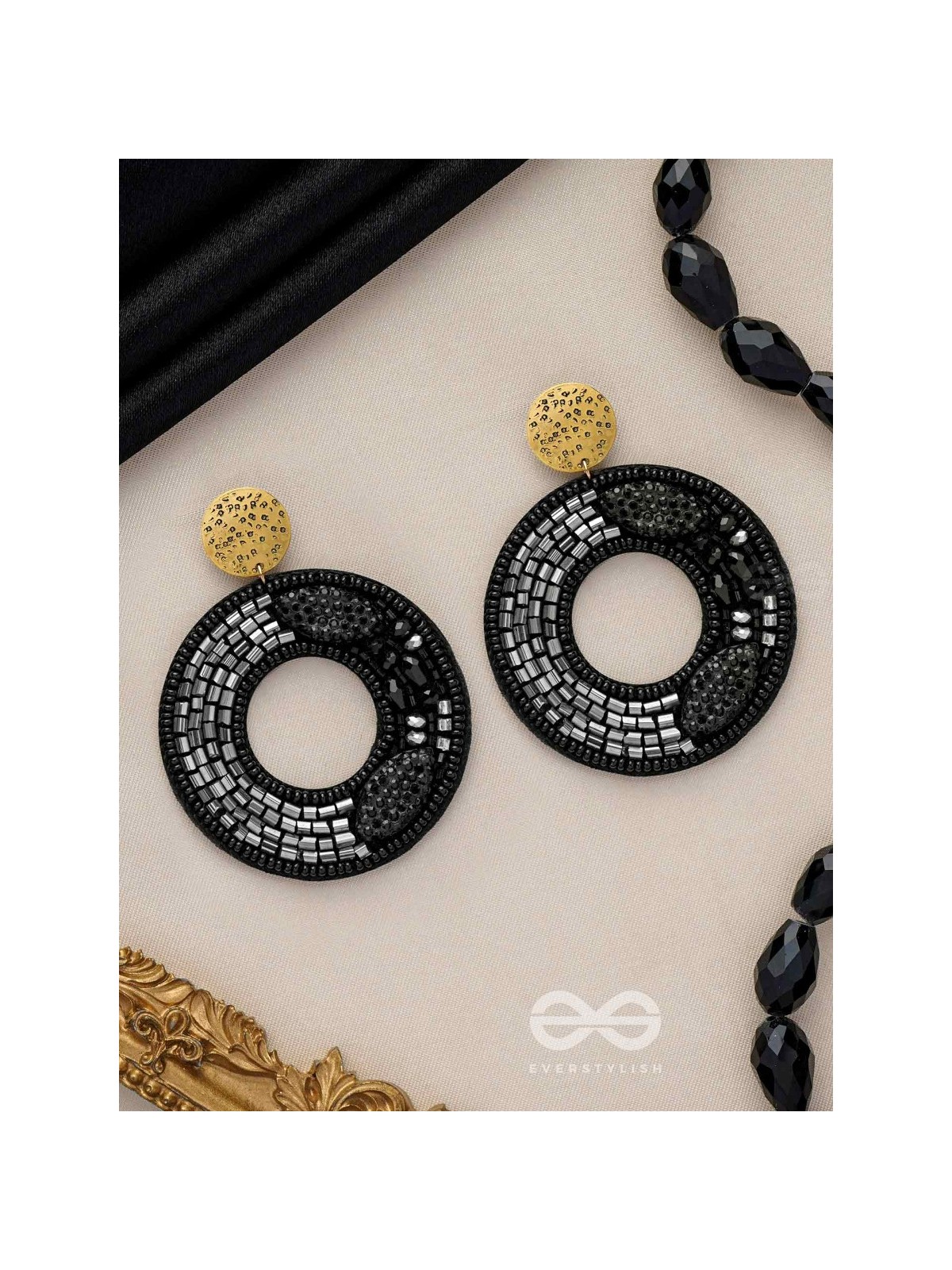 RATRIKRATA - CREATED BY NIGHT - BEADS AND CUTDANA EMBROIDERED EARRINGS