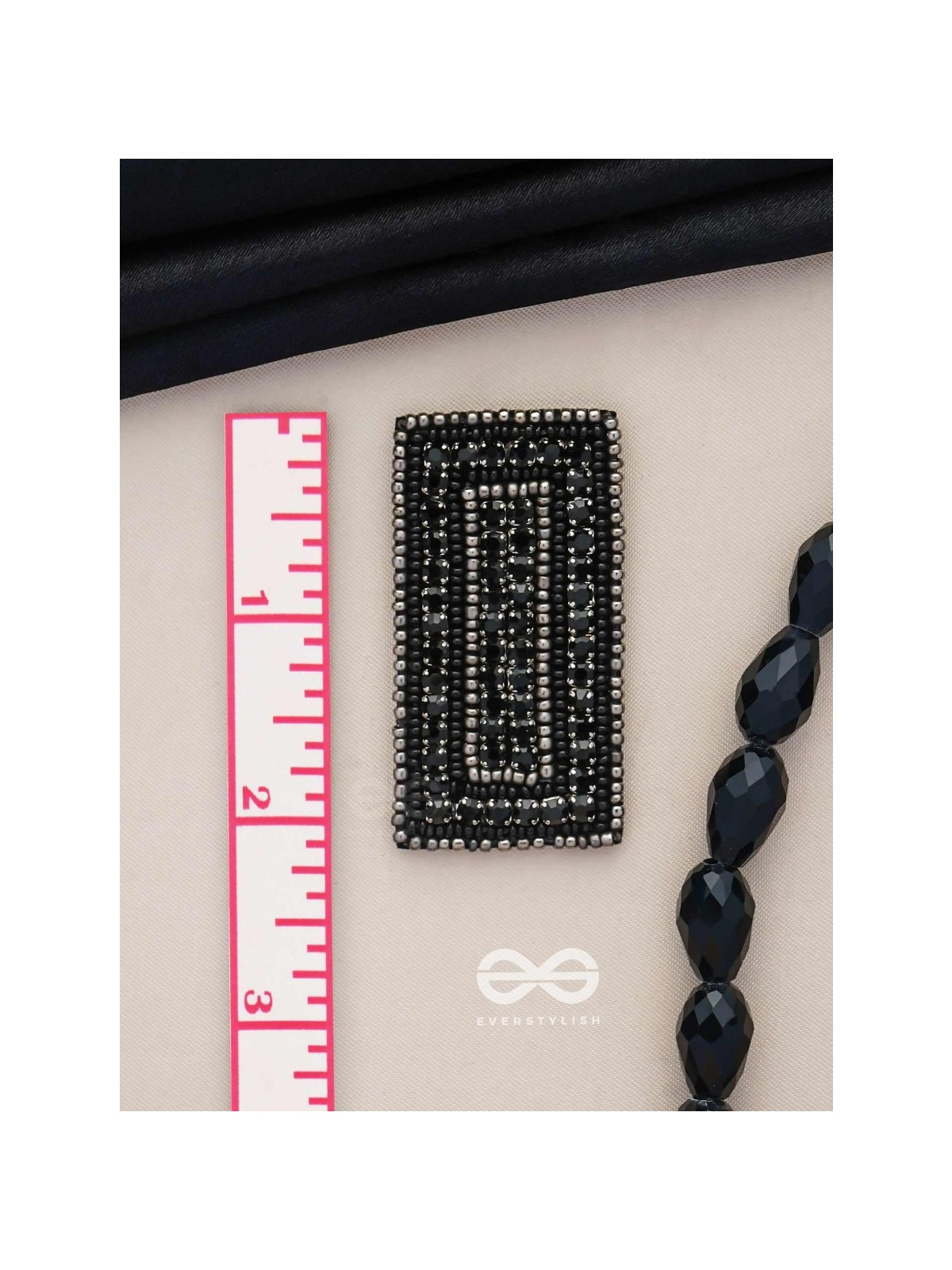 KSHAPA - NIGHT OF POETS - BEADS EMBROIDERED EARRINGS