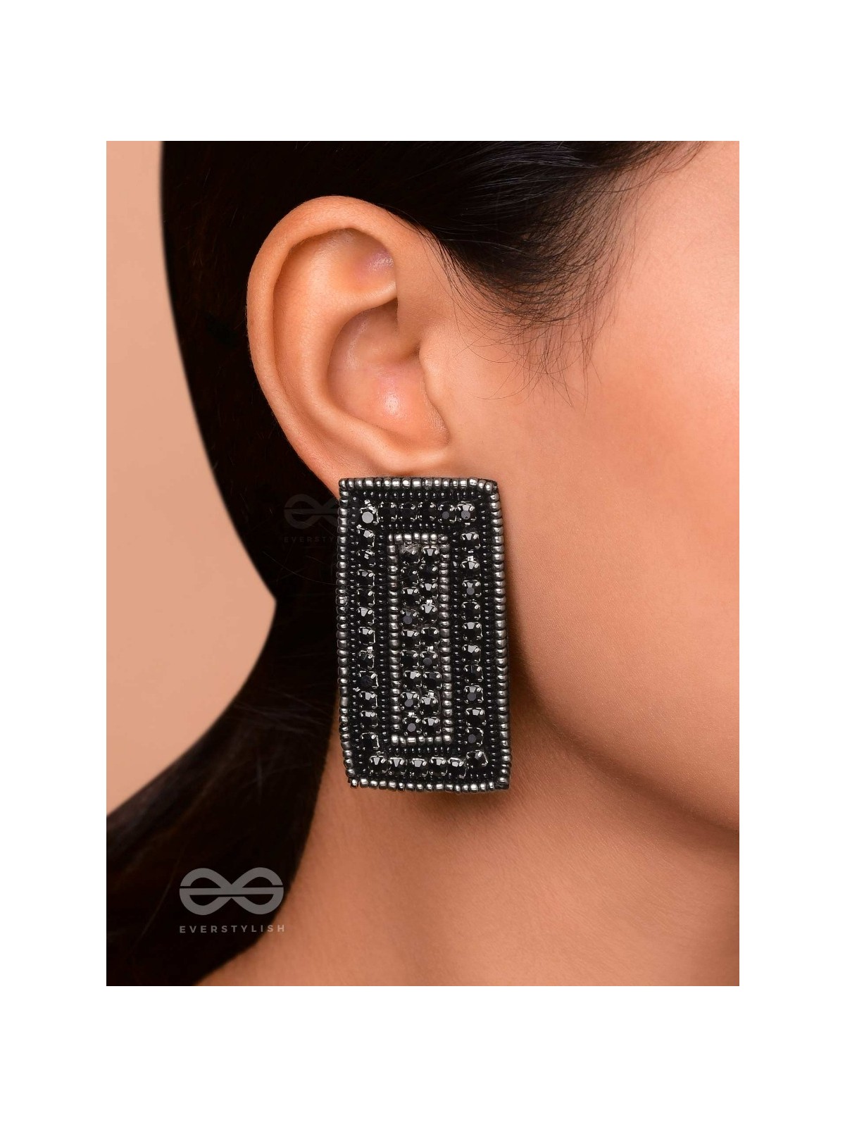 KSHAPA - NIGHT OF POETS - BEADS EMBROIDERED EARRINGS