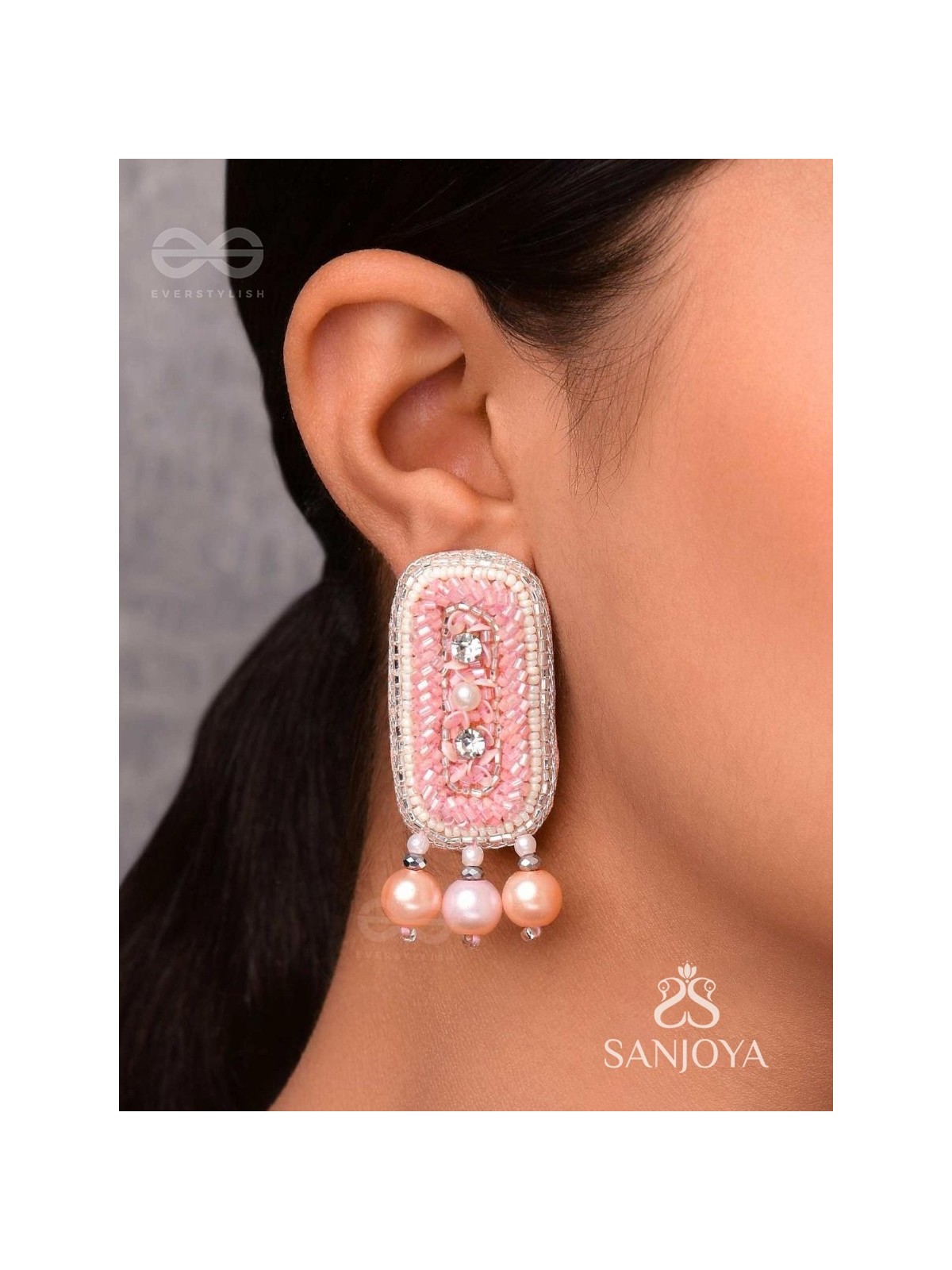 VAPUSHA - MARVELLOUS BEAUTY - SEQUINS, CUT DANA AND BEADS EMBROIDERED EARRINGS
