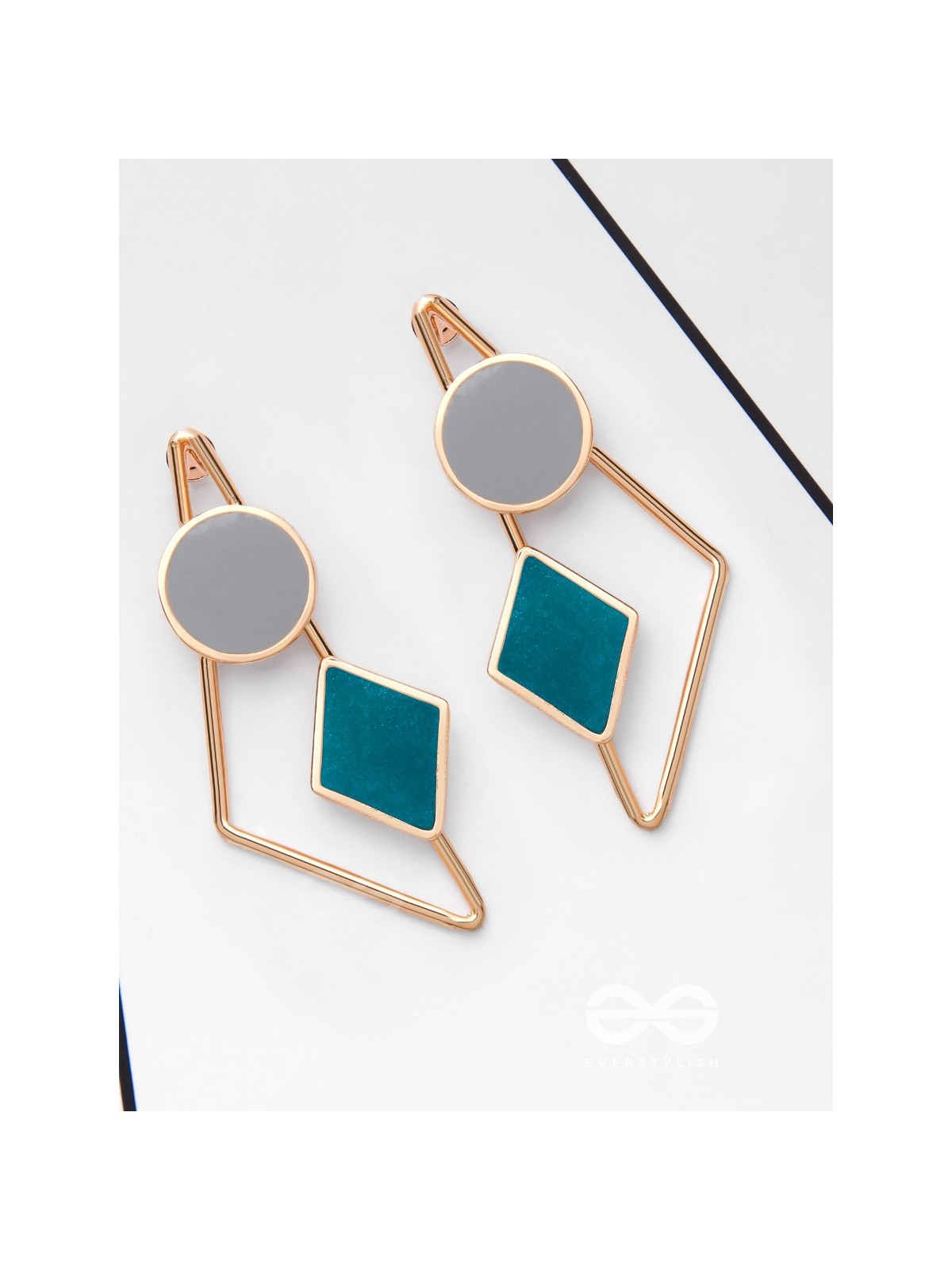 THE ELEGANT APEX - GOLDEN ENAMELED EARRINGS