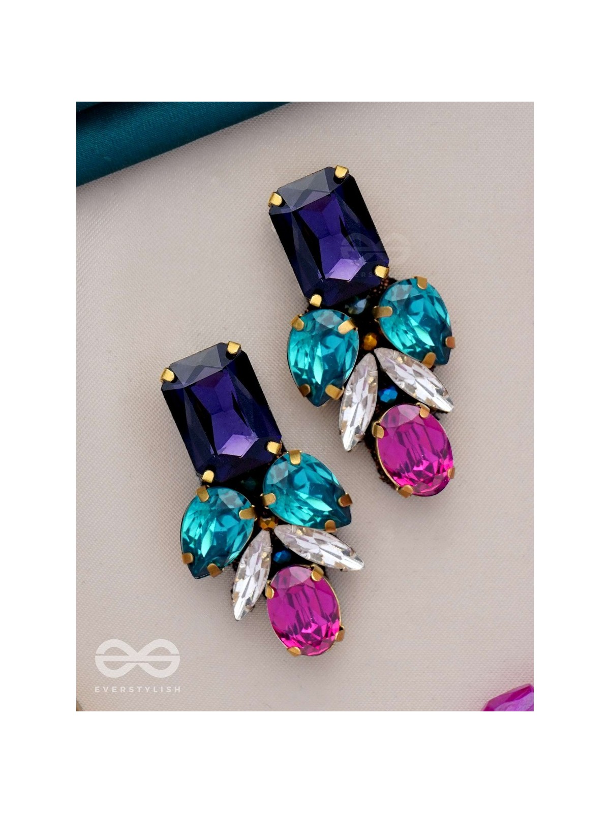 Varnaratna - The colorful glorY - Stone embroidered earrings