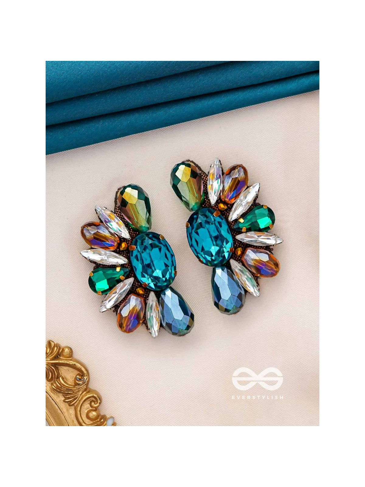 Manivarga - The gem collection - Stone embroidered earrings 