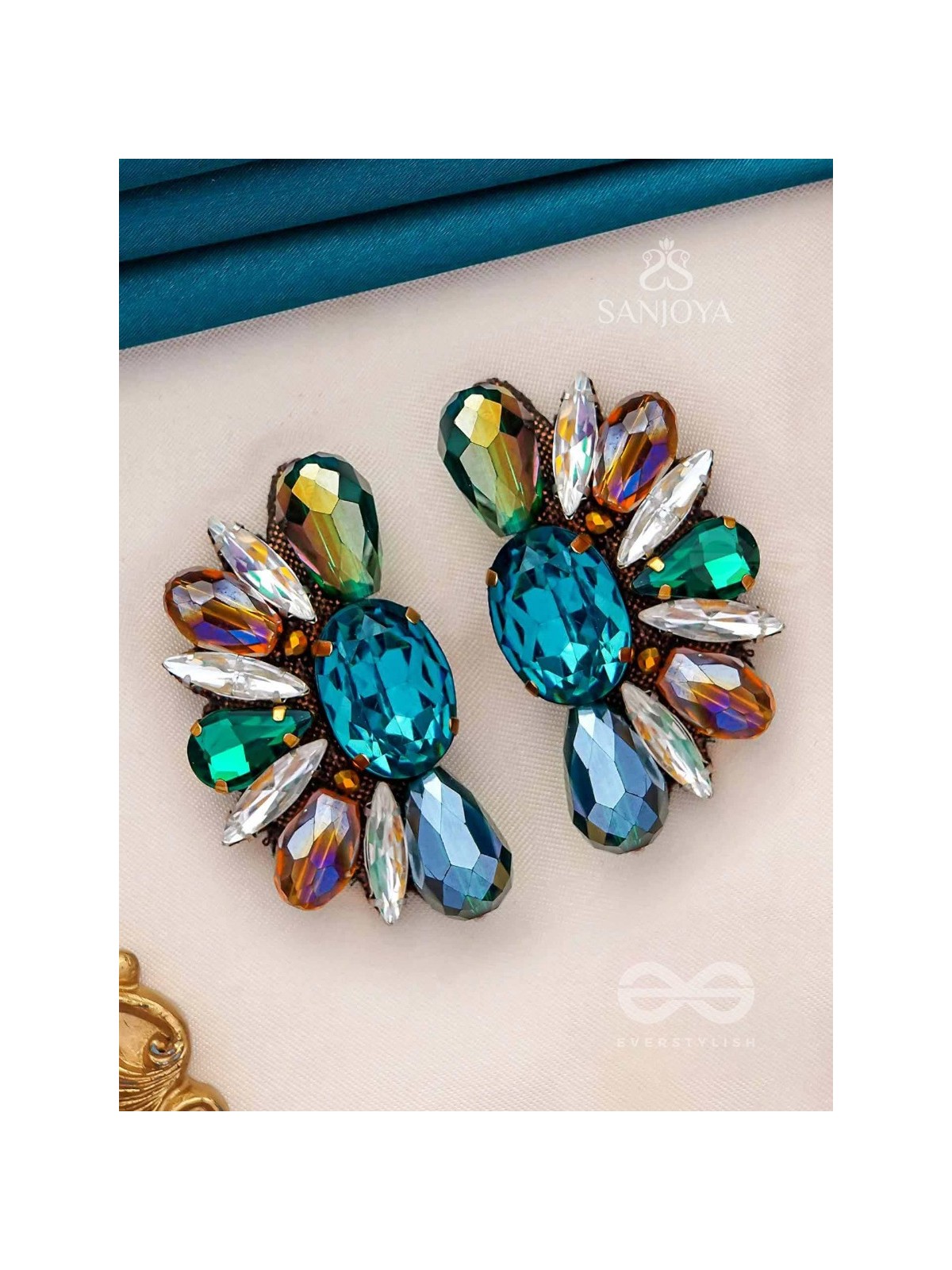 Manivarga - The gem collection - Stone embroidered earrings 