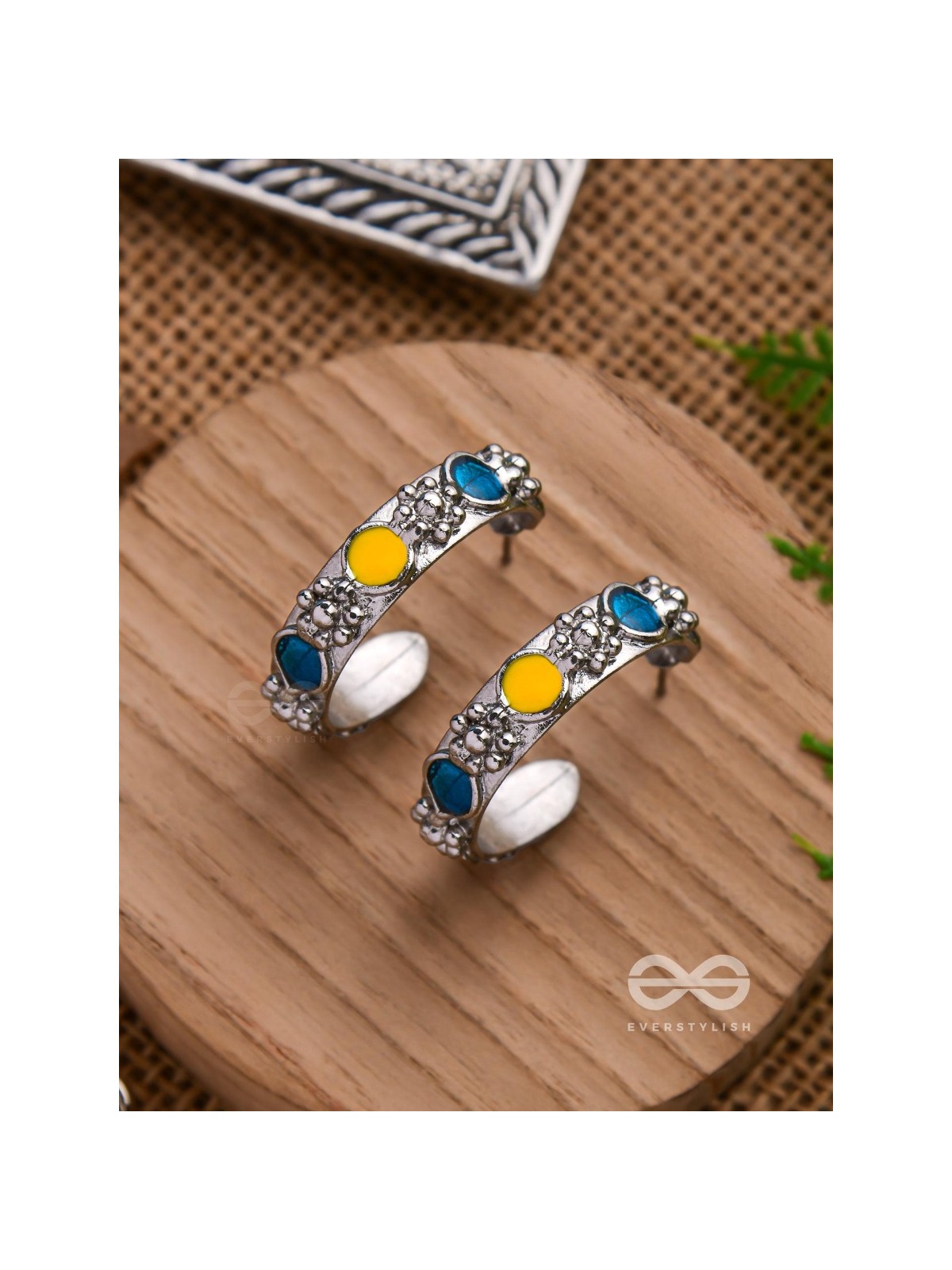 THE SAPPHIRE SUNSHINE - CASUAL SILVER EARRINGS