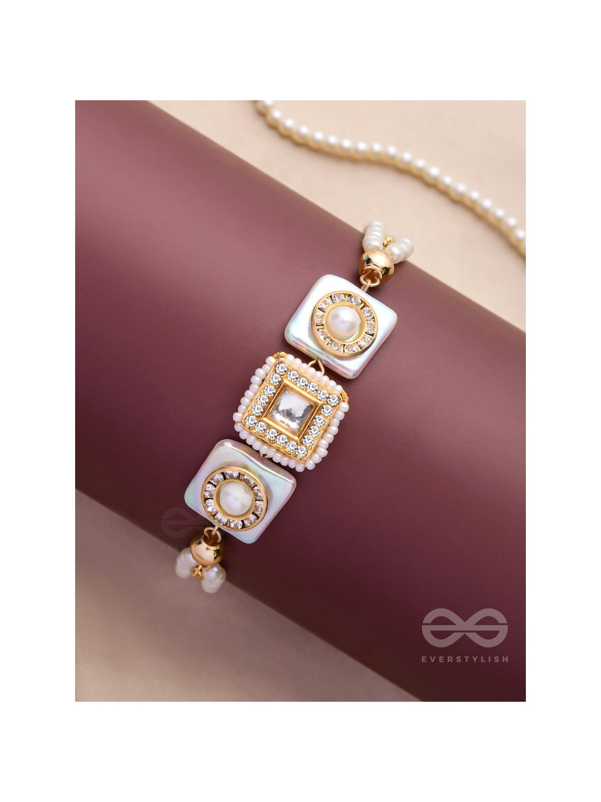 THE GLEAMING ORBITS - GOLDEN EMBELLISHED BRACELET