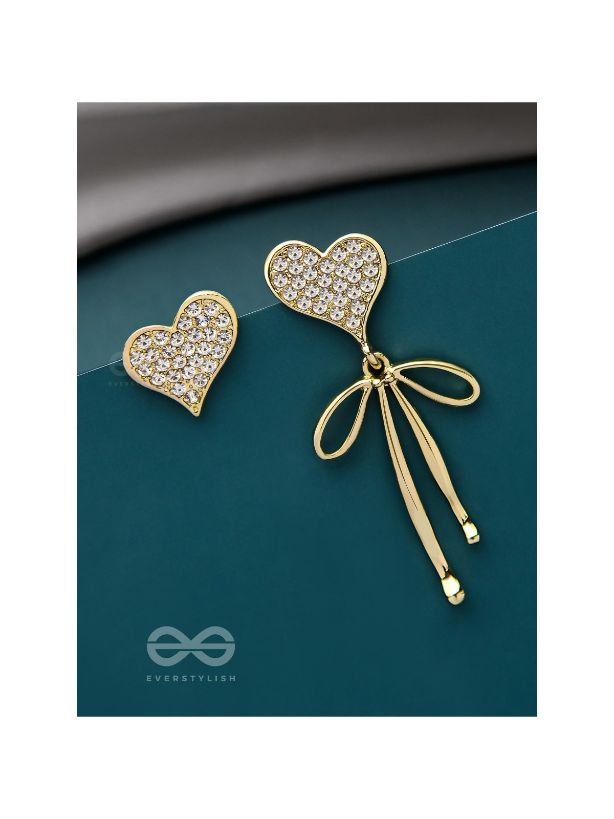 LUSTROUS LOVEBLOOMS - GOLDEN SPARKLING EARRINGS