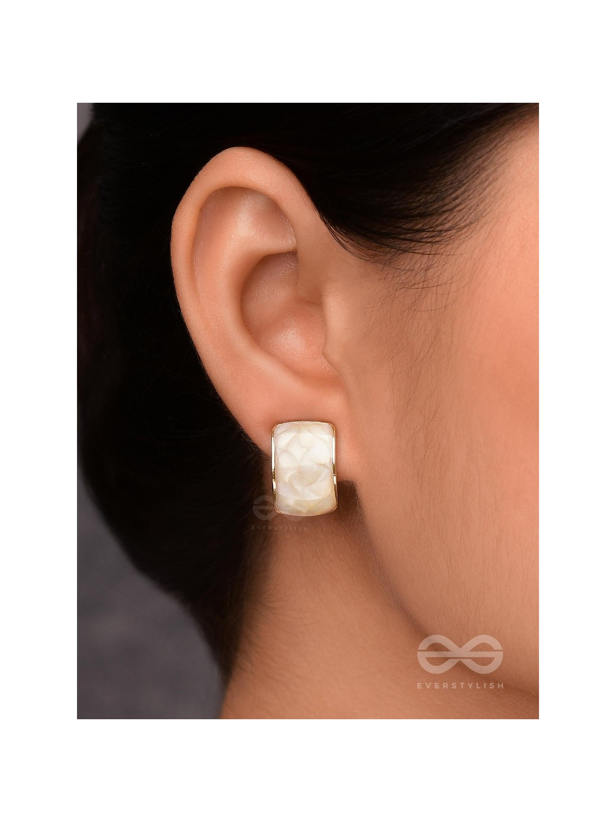 THE CLASSIC RADIANCE  - GOLDEN ENAMELLED STUD EARRINGS (WHITE)
