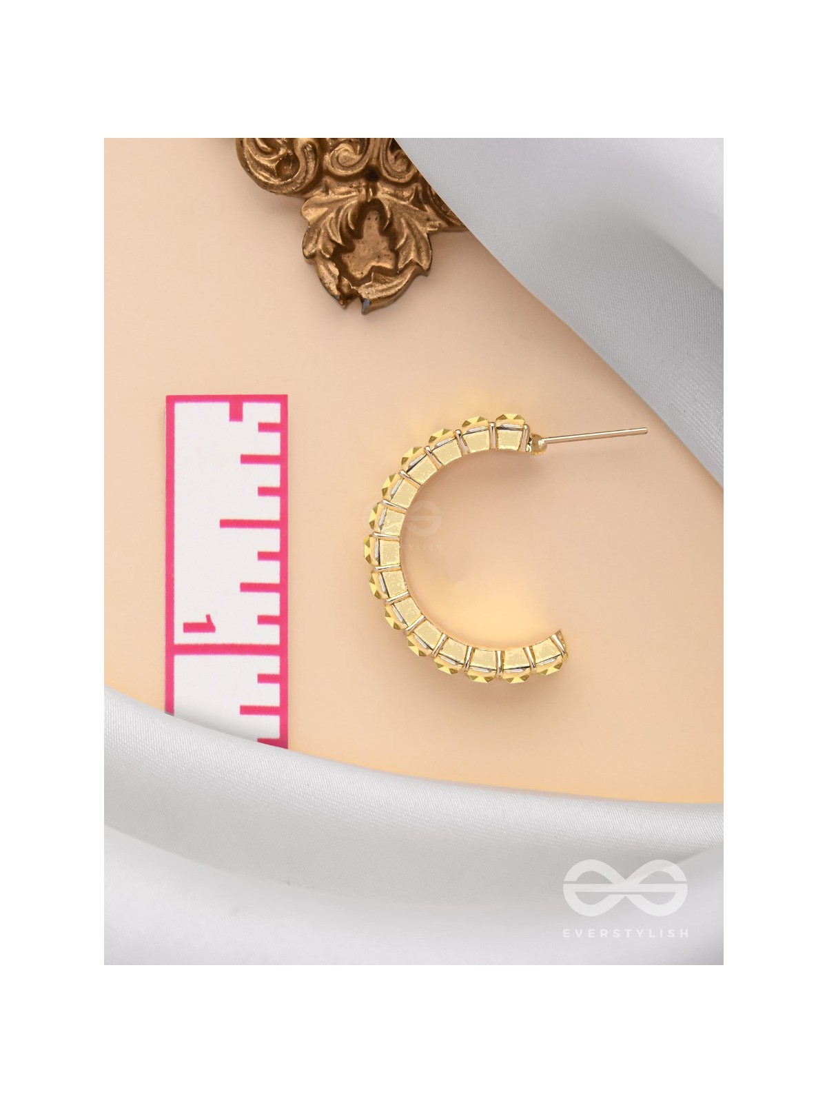 CRYSTAL GALAXIES - GOLDEN EMBELLISHED EARRINGS (GOLDEN)