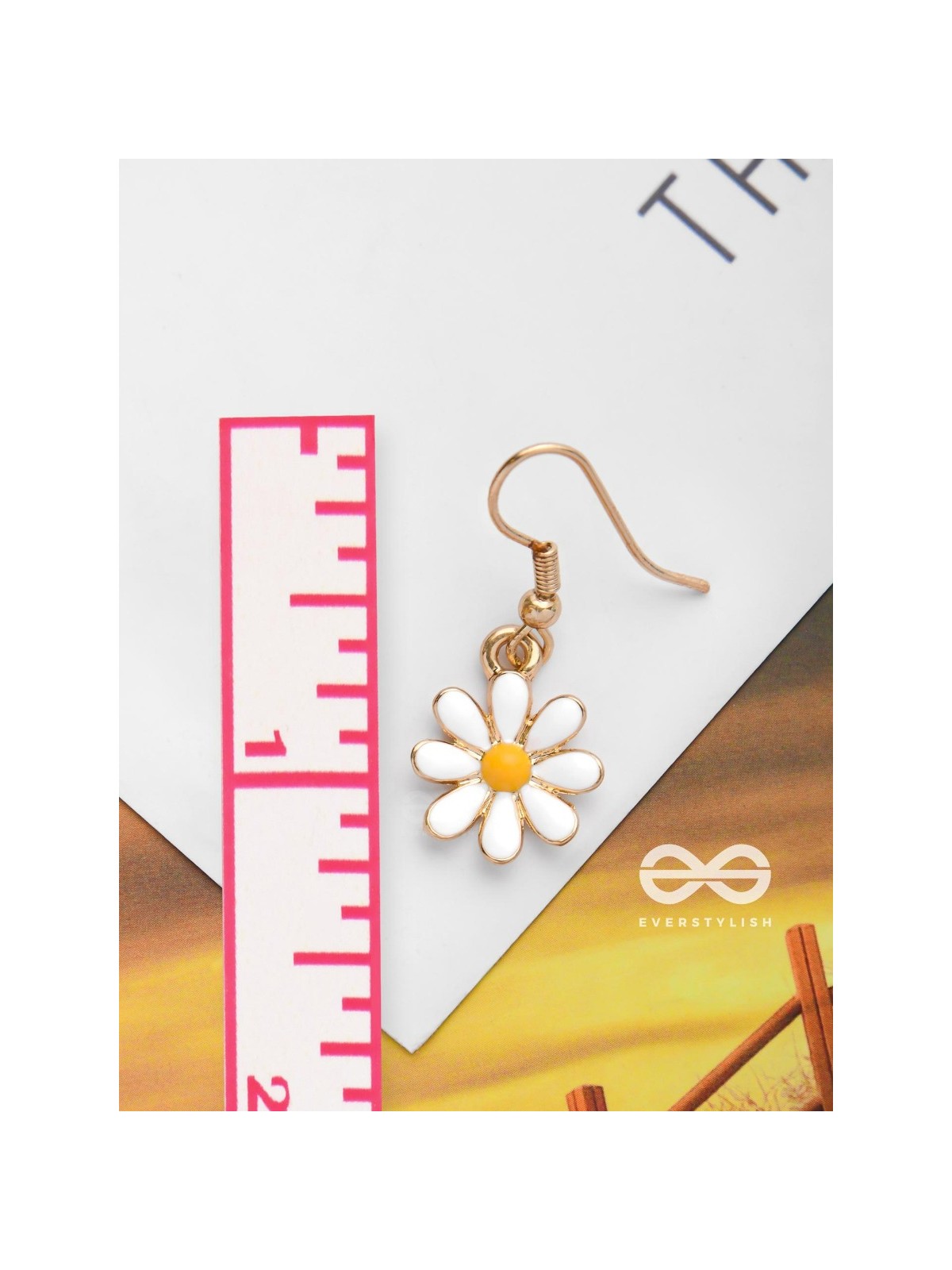 LITTLE DAISY DROPS - GOLDEN EMAMELLED EARRINGS