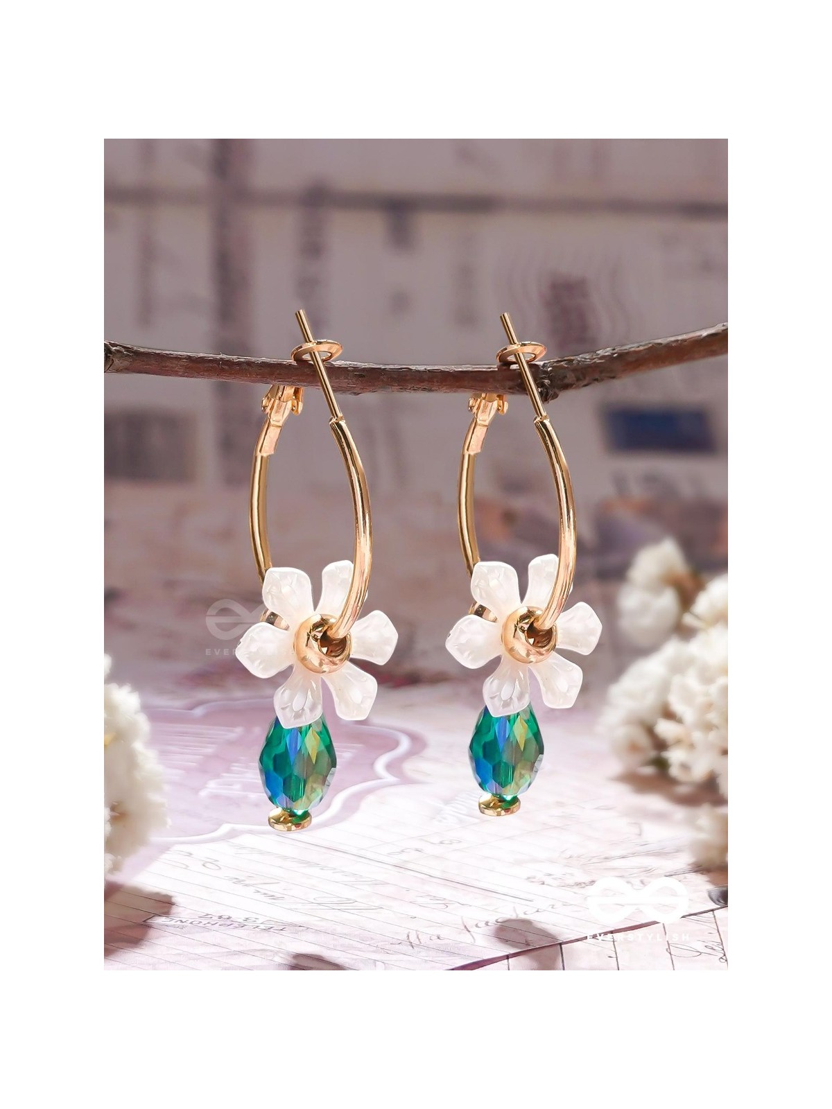 ENCHANTING FLOWERS - GOLDEN HOOP EARRINGS