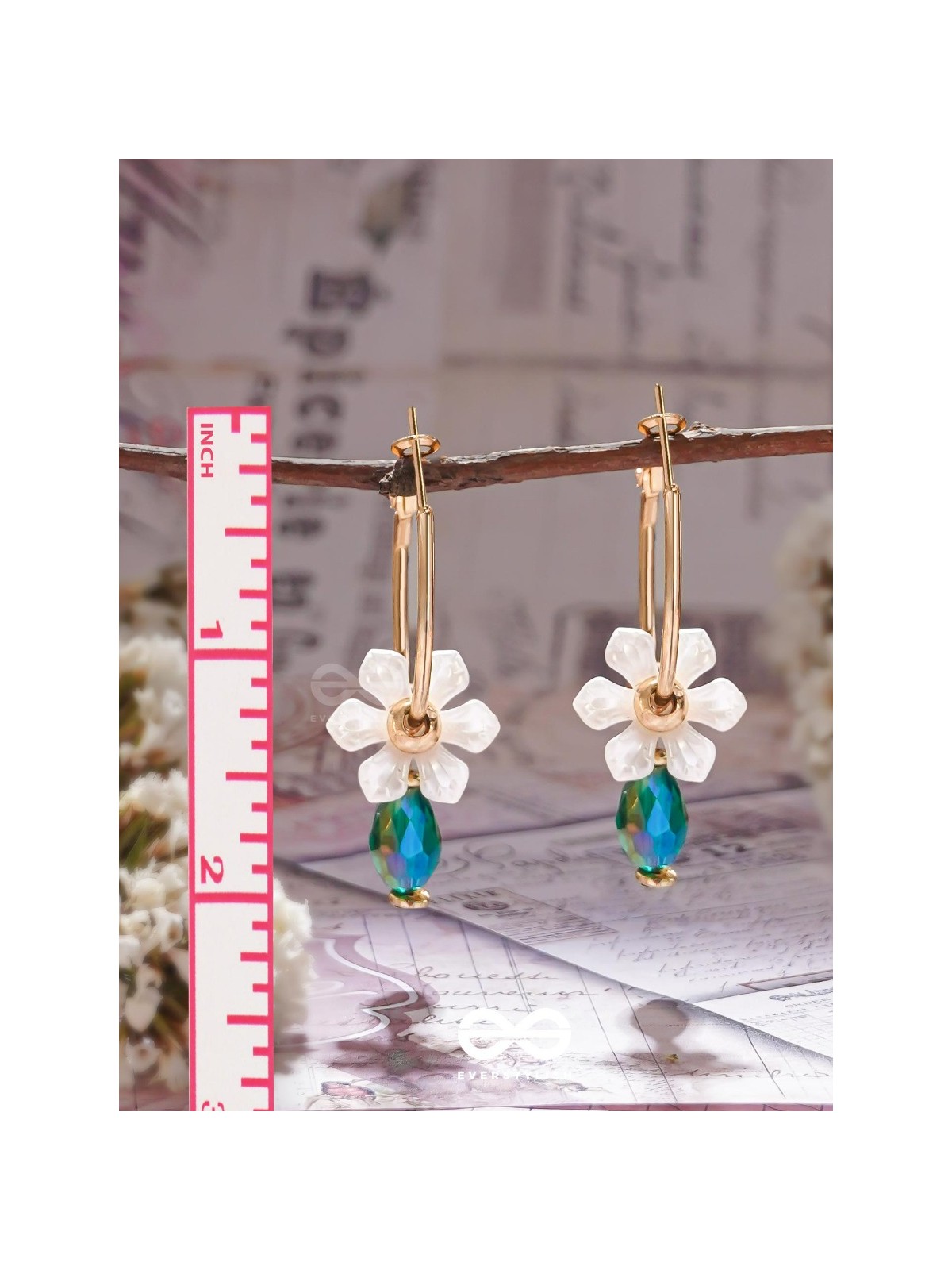 ENCHANTING FLOWERS - GOLDEN HOOP EARRINGS