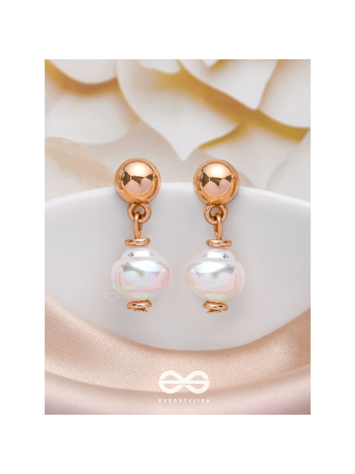 THE MOONBEAM PEARLS - GOLDEN EMBELLISHED EARRINGS