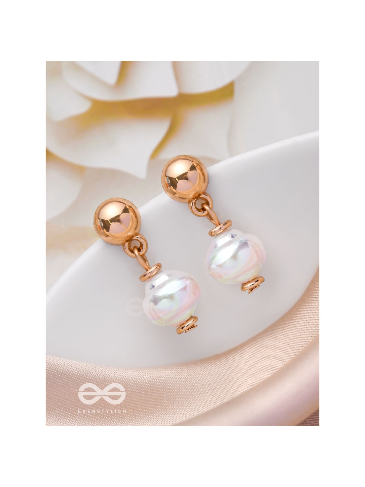 THE MOONBEAM PEARLS - GOLDEN EMBELLISHED EARRINGS