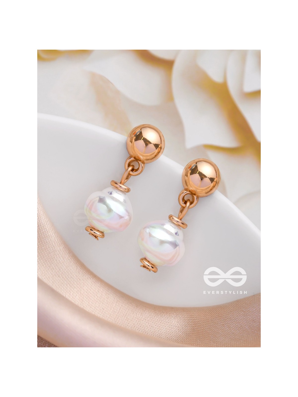 THE MOONBEAM PEARLS - GOLDEN EMBELLISHED EARRINGS
