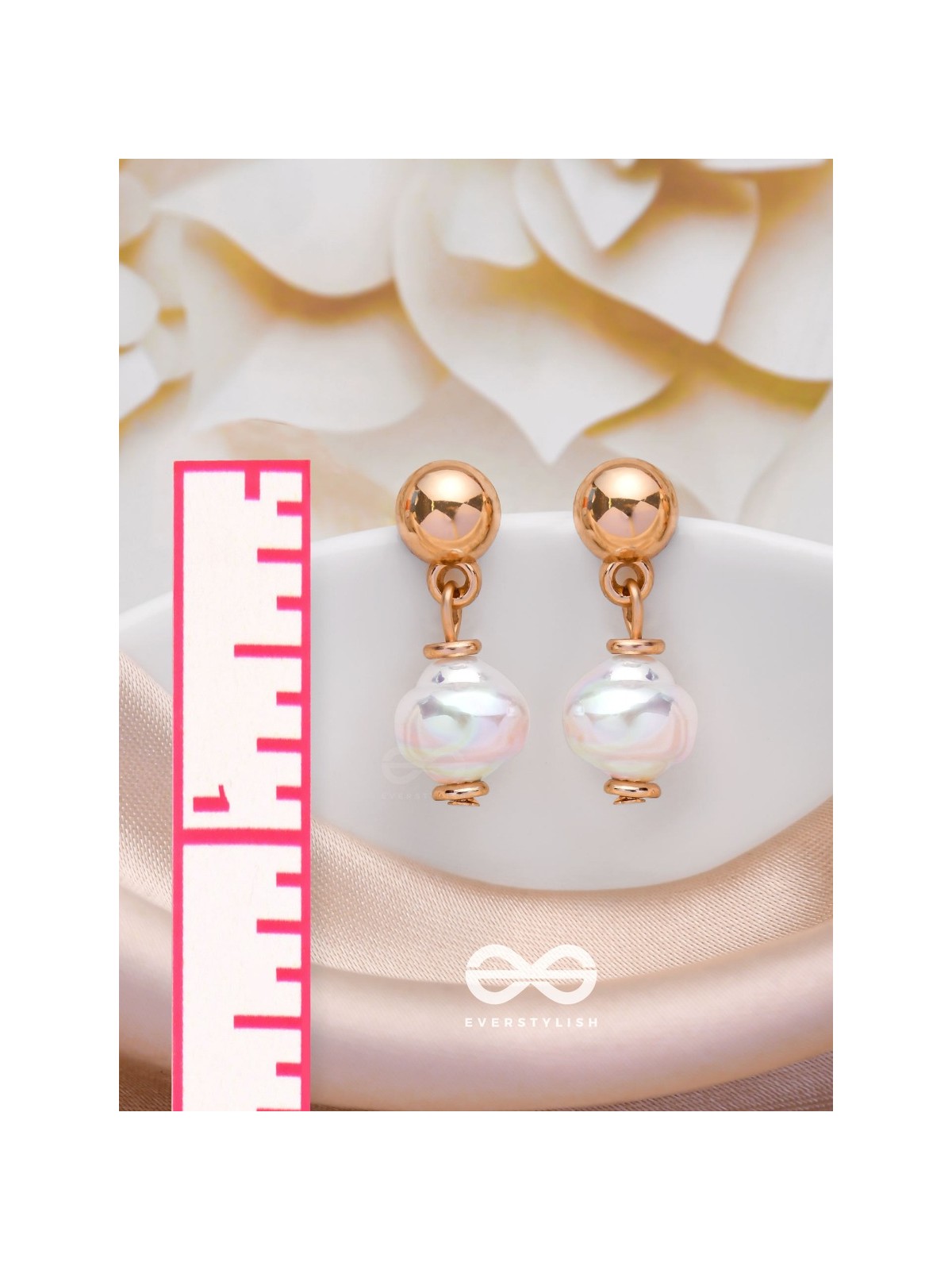 THE MOONBEAM PEARLS - GOLDEN EMBELLISHED EARRINGS