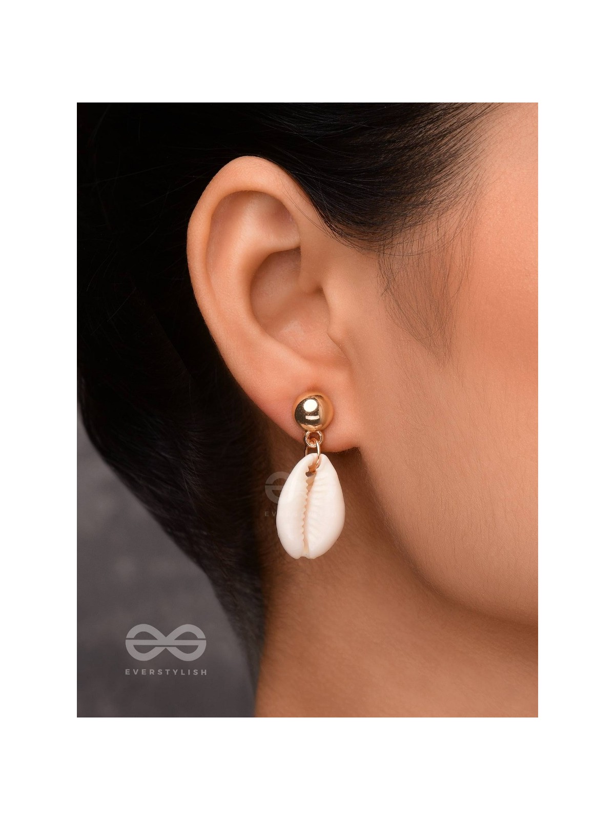 SHELL ME ABOUT IT - GOLDEN EMBELLISHED EARRINGS