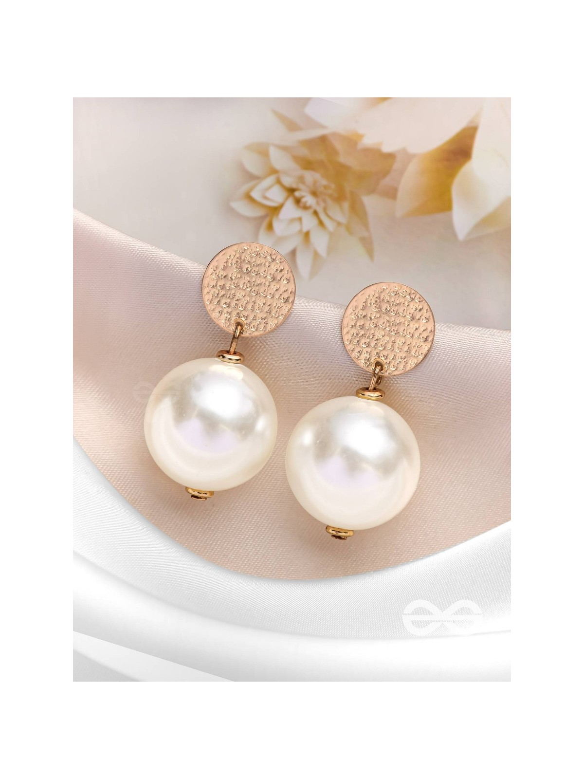 THE CLASSIC LUSTRE - PEARL DROP EARRINGS