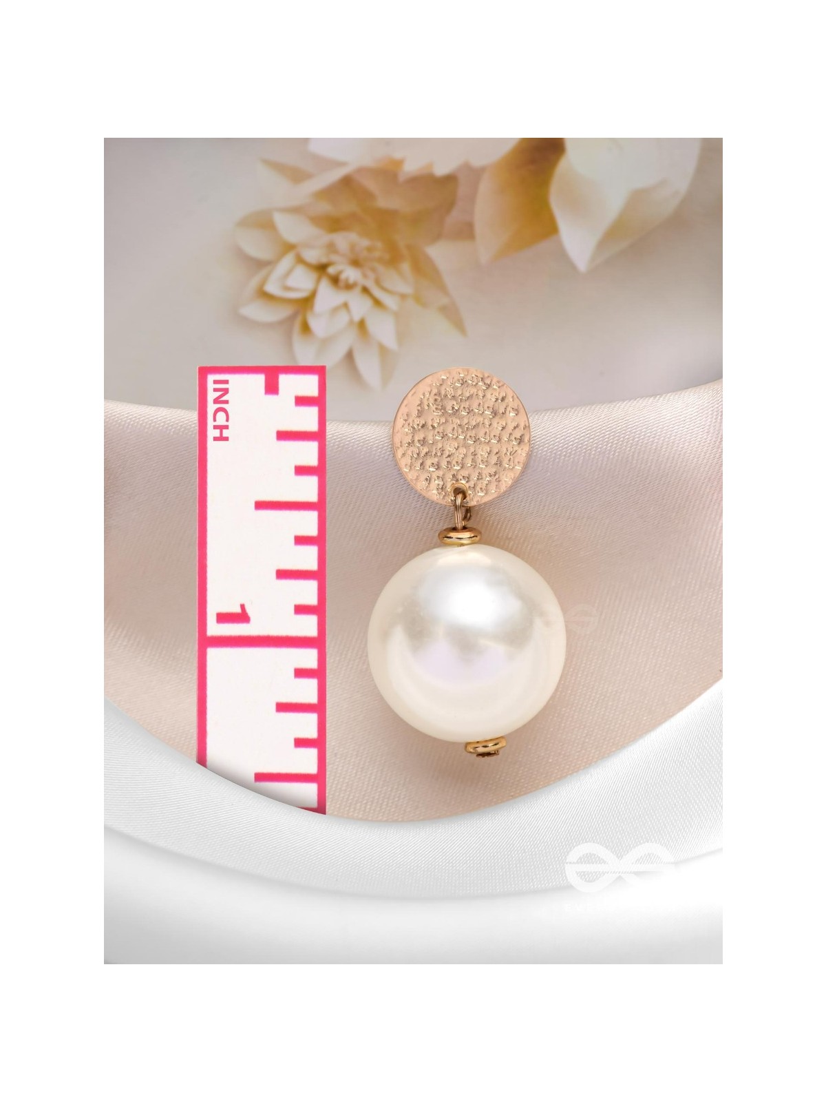 THE CLASSIC LUSTRE - PEARL DROP EARRINGS