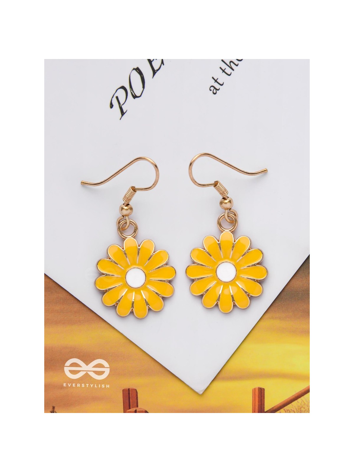 THE LIVELY DAISY - GOLDEN EMBELLISHED EARRINGS