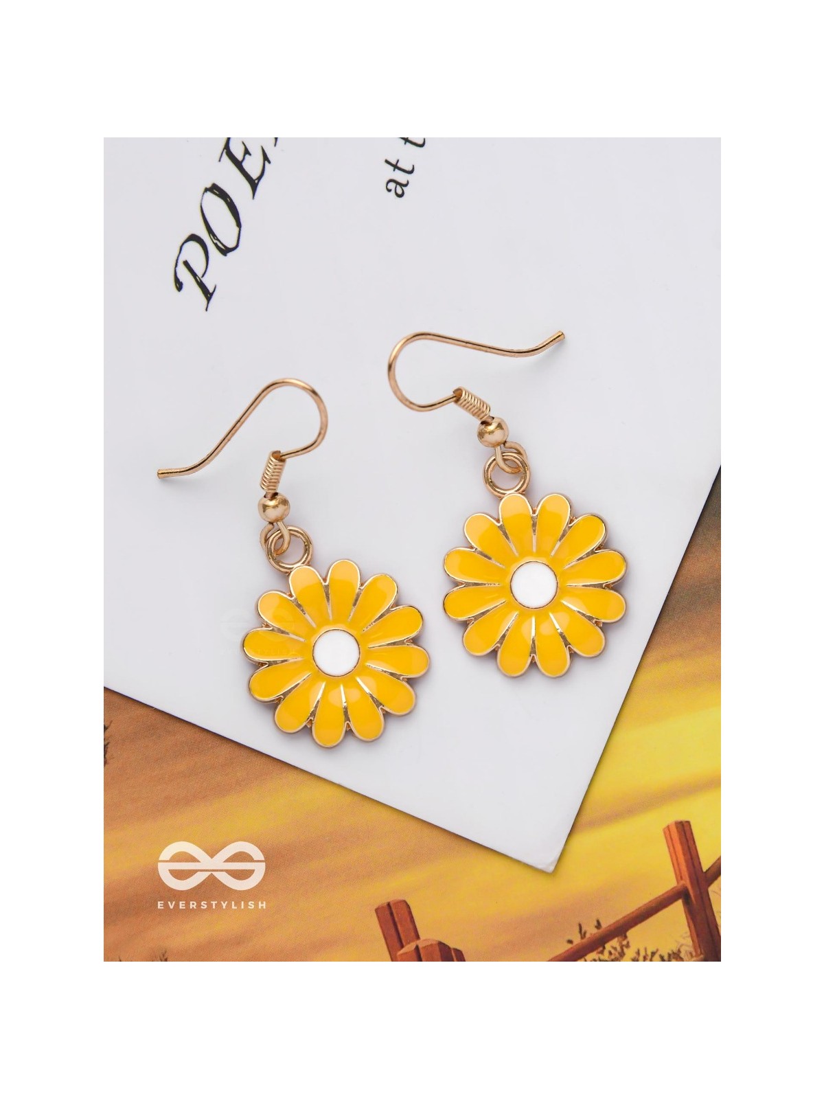 THE LIVELY DAISY - GOLDEN EMBELLISHED EARRINGS