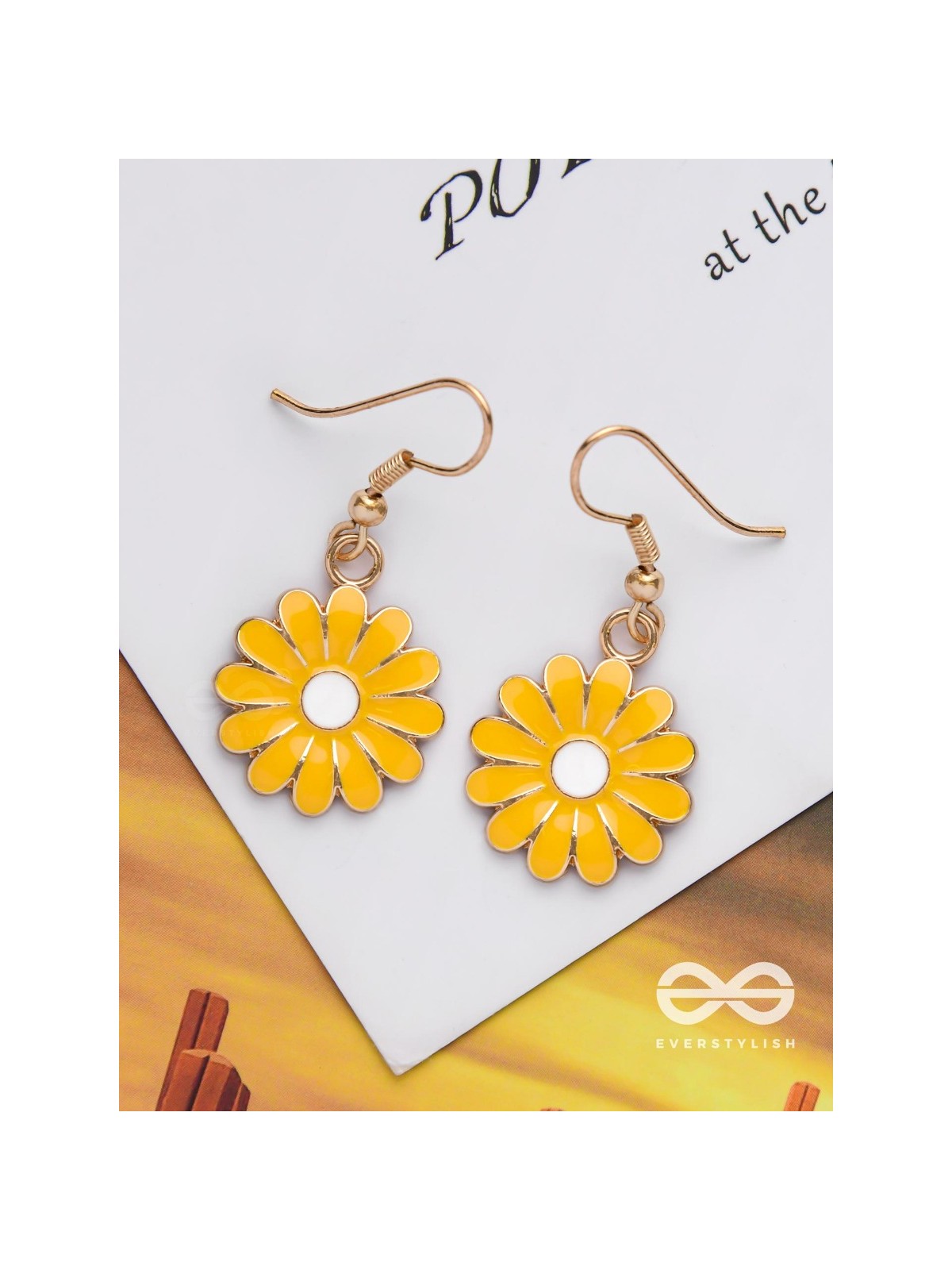 THE LIVELY DAISY - GOLDEN EMBELLISHED EARRINGS