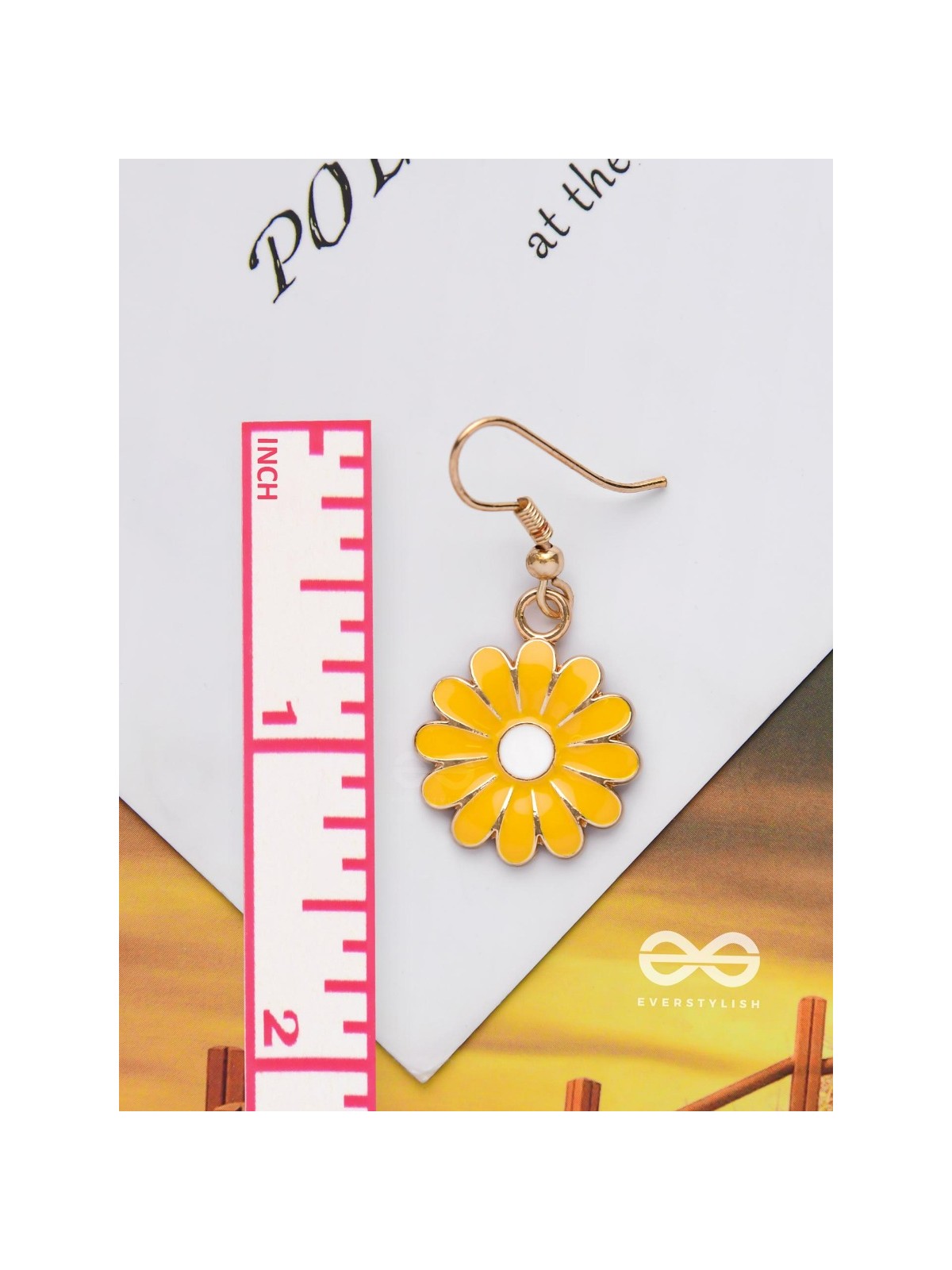 THE LIVELY DAISY - GOLDEN EMBELLISHED EARRINGS