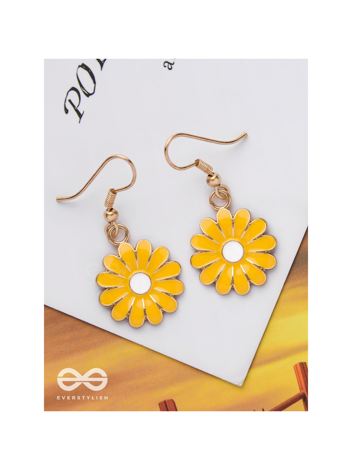 THE LIVELY DAISY - GOLDEN EMBELLISHED EARRINGS