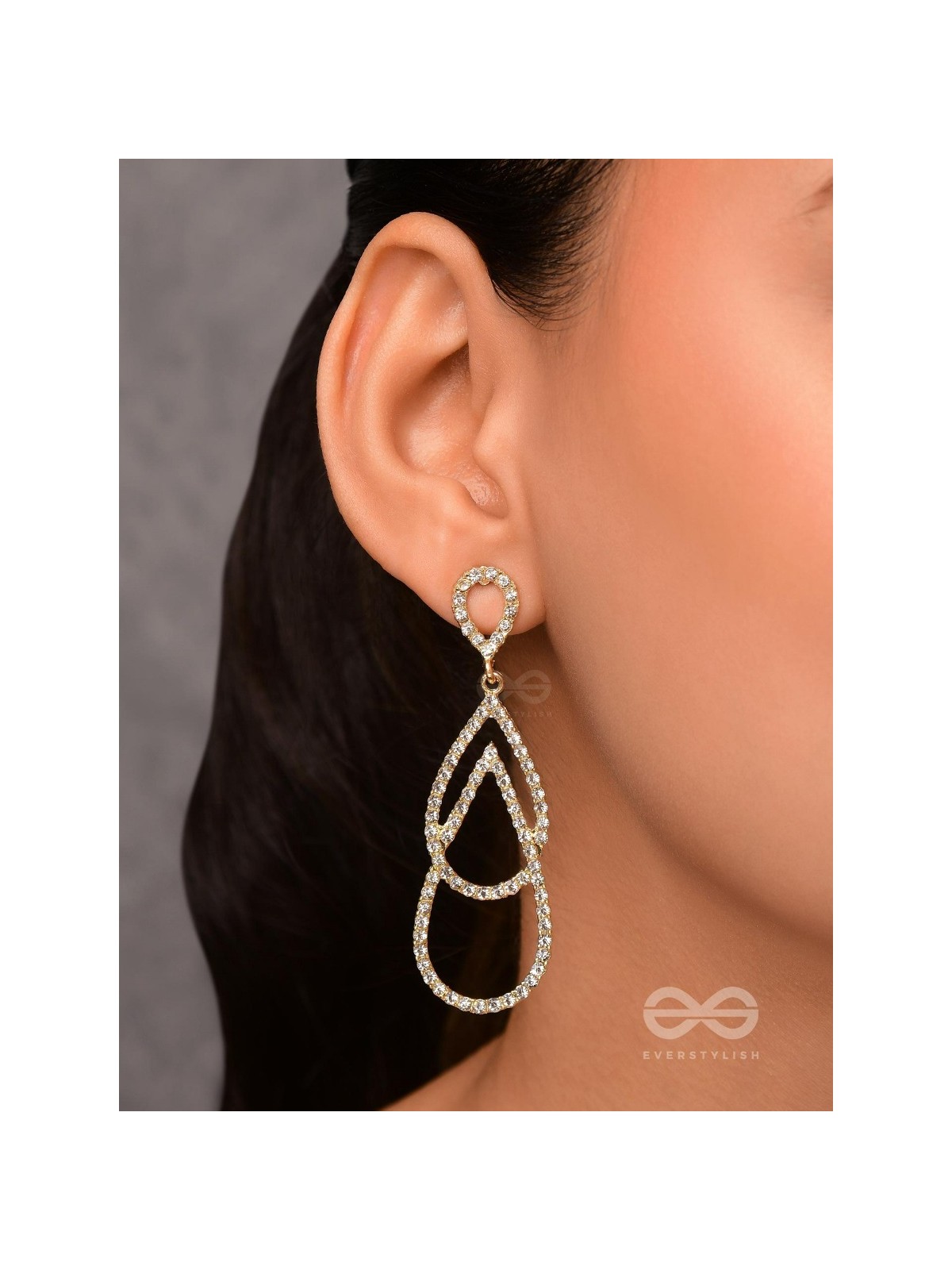 DROP IT LIKE IT'S HOT - STATEMENT GOLDEN EARRINGS