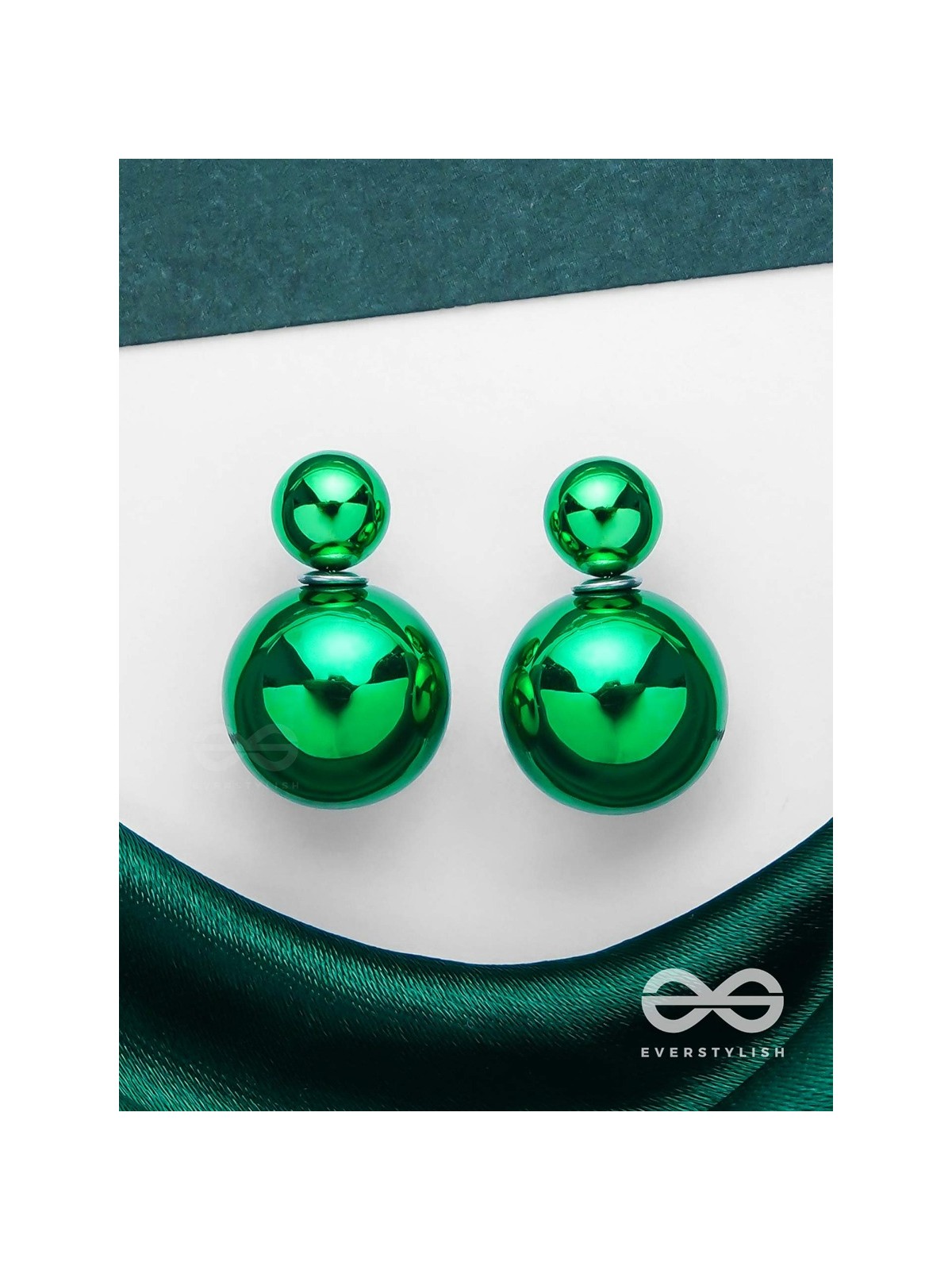 GIGGLES & GLITTERS - GREEN PEARLS STUD EARRINGS