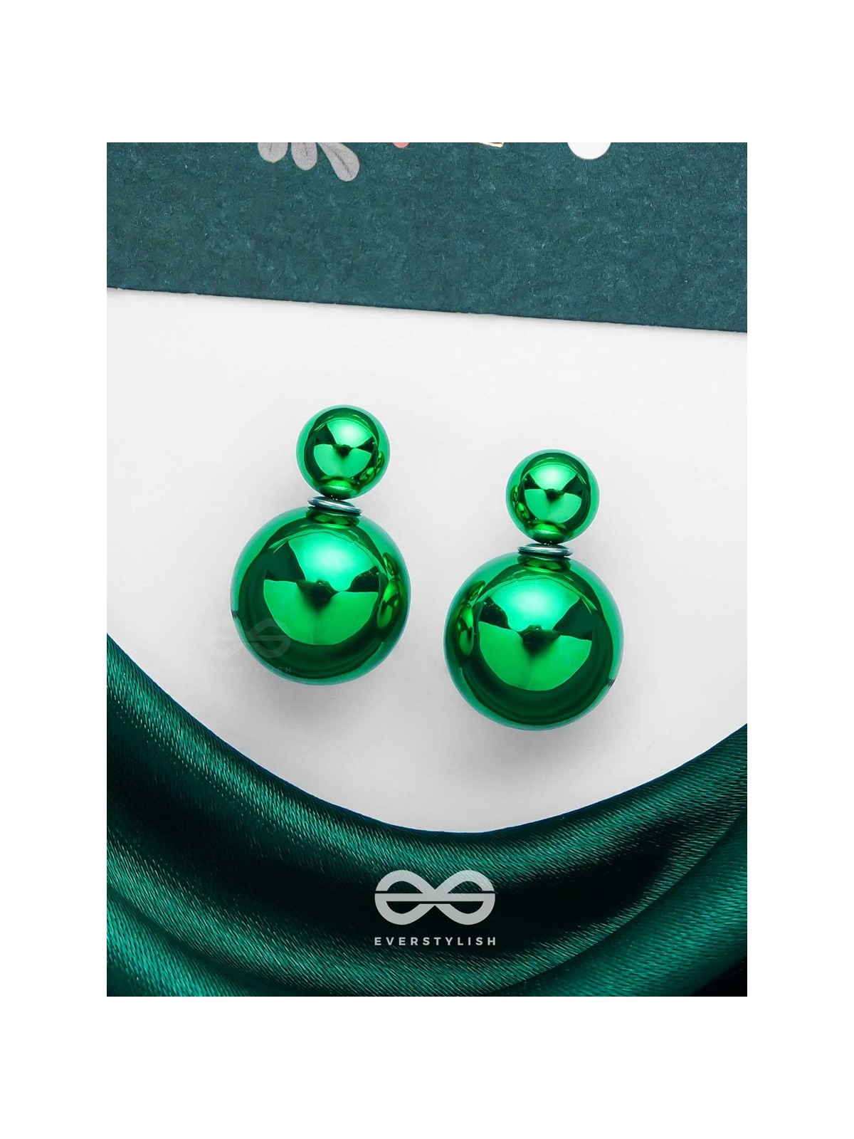 GIGGLES & GLITTERS - GREEN PEARLS STUD EARRINGS