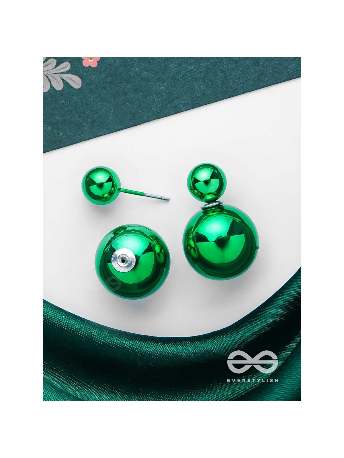 GIGGLES & GLITTERS - GREEN PEARLS STUD EARRINGS