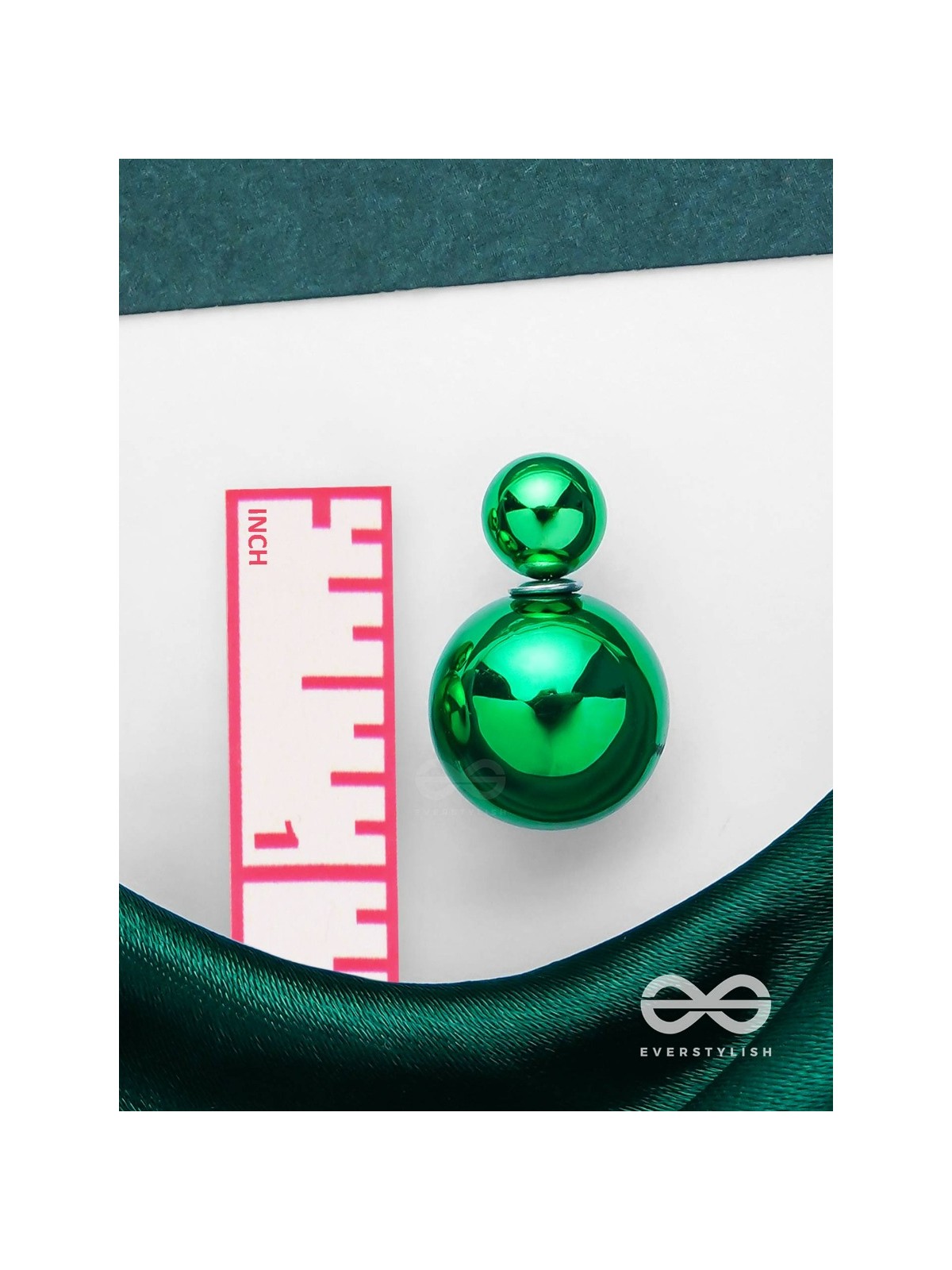 GIGGLES & GLITTERS - GREEN PEARLS STUD EARRINGS